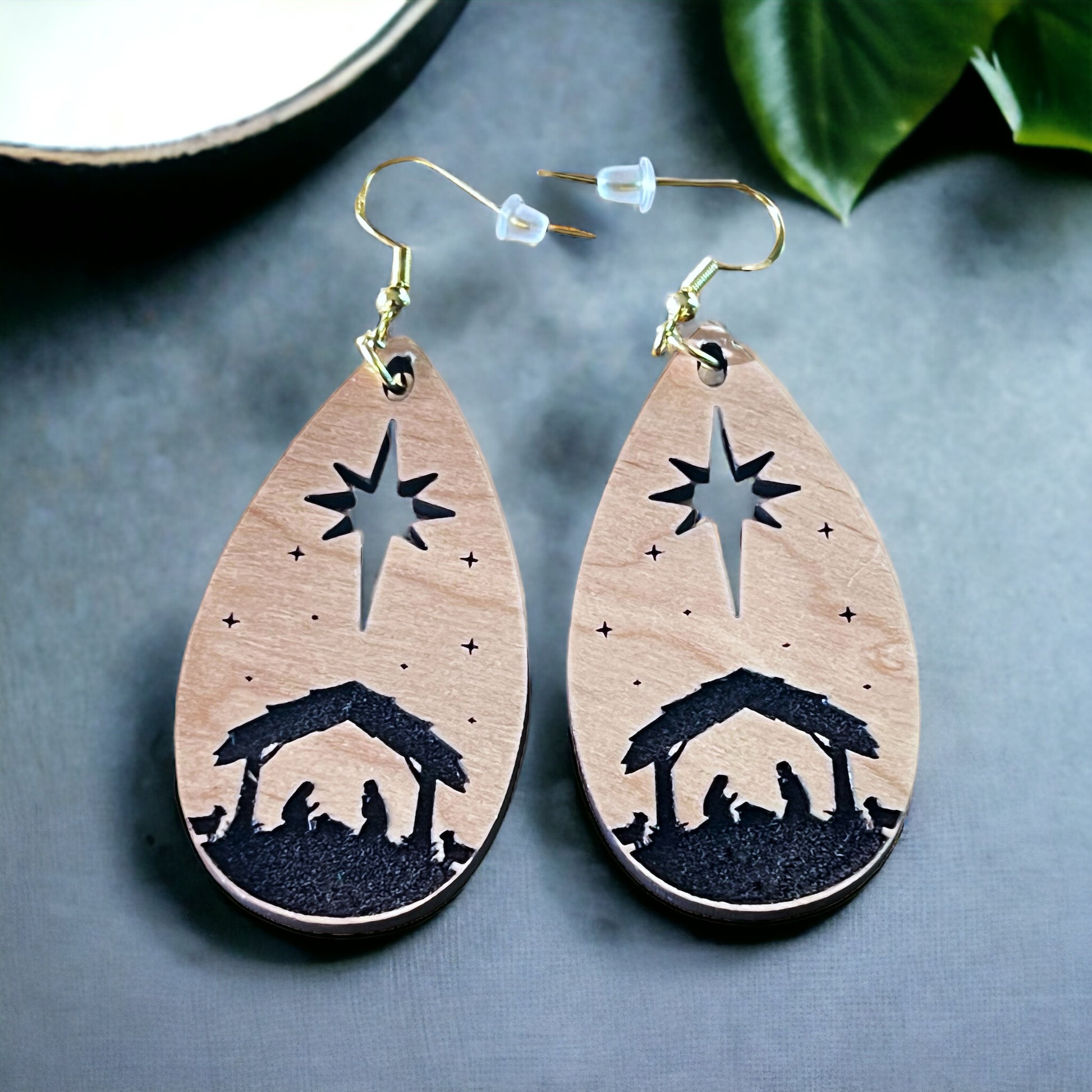 Nativity Earrings, Christmas Jesus Dangle Earrings, Cute Holiday Earrings, Wood Christian Earrings, Country Xmas Jewelry, Rustic Nature Gift