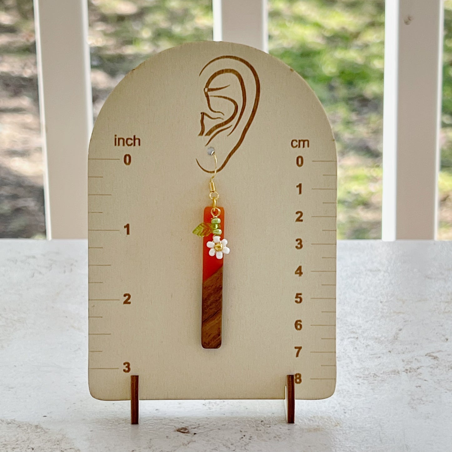 Boho Wood & Resin Daisy Earrings – Lightweight Botanical Dangles