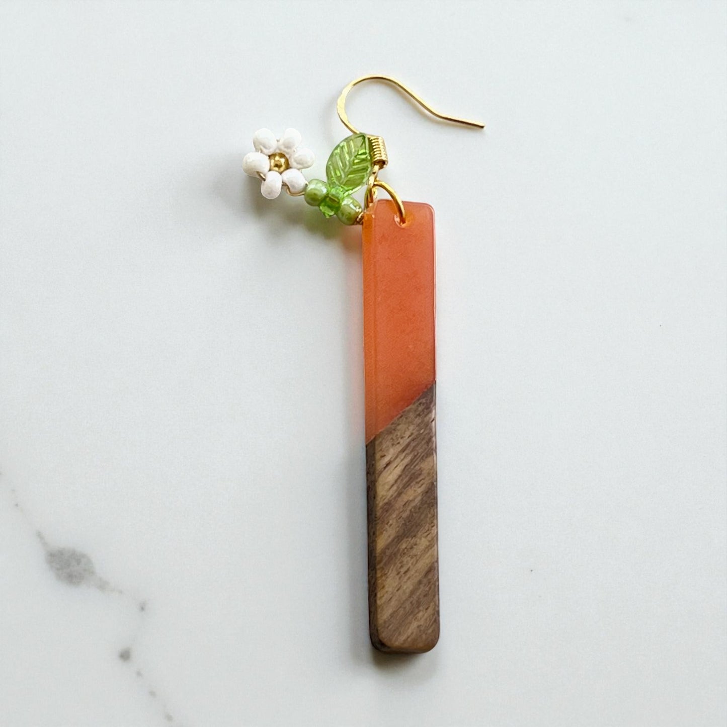 Boho Wood & Resin Daisy Earrings – Lightweight Botanical Dangles