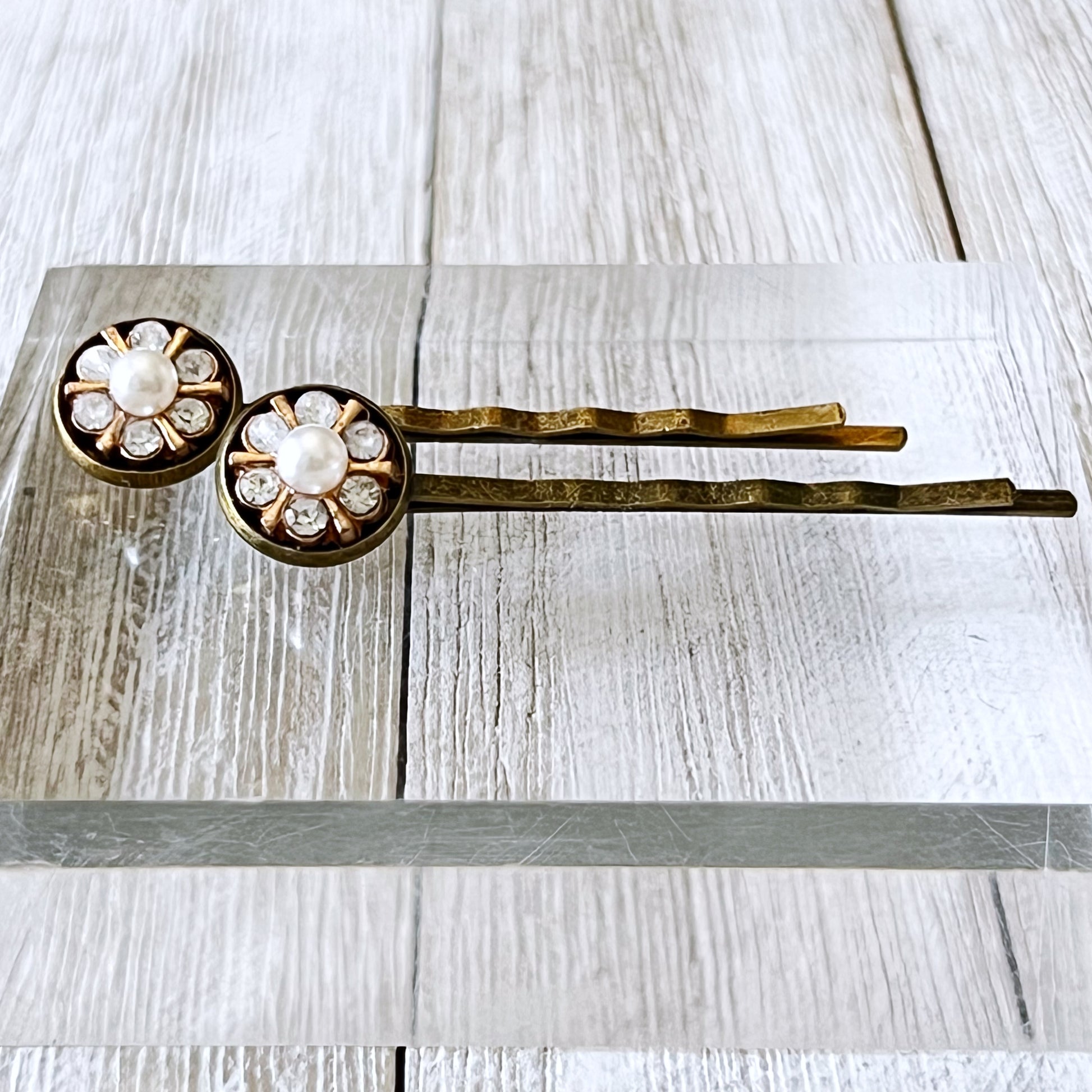 Pearl & Rhinestone Flower Hair Pins – Vintage-Inspired Gold Hair Clips