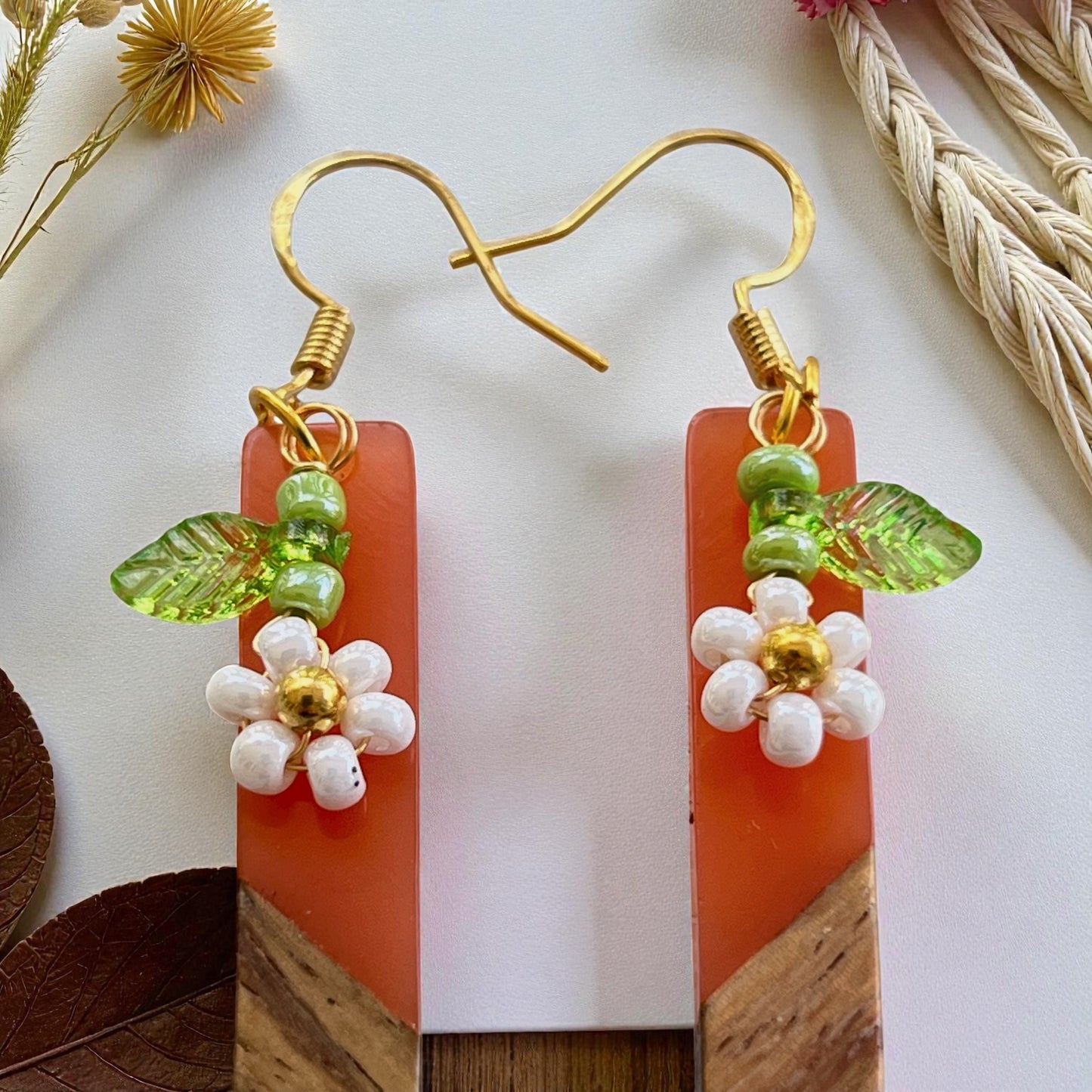 Boho Wood & Resin Daisy Earrings – Lightweight Botanical Dangles