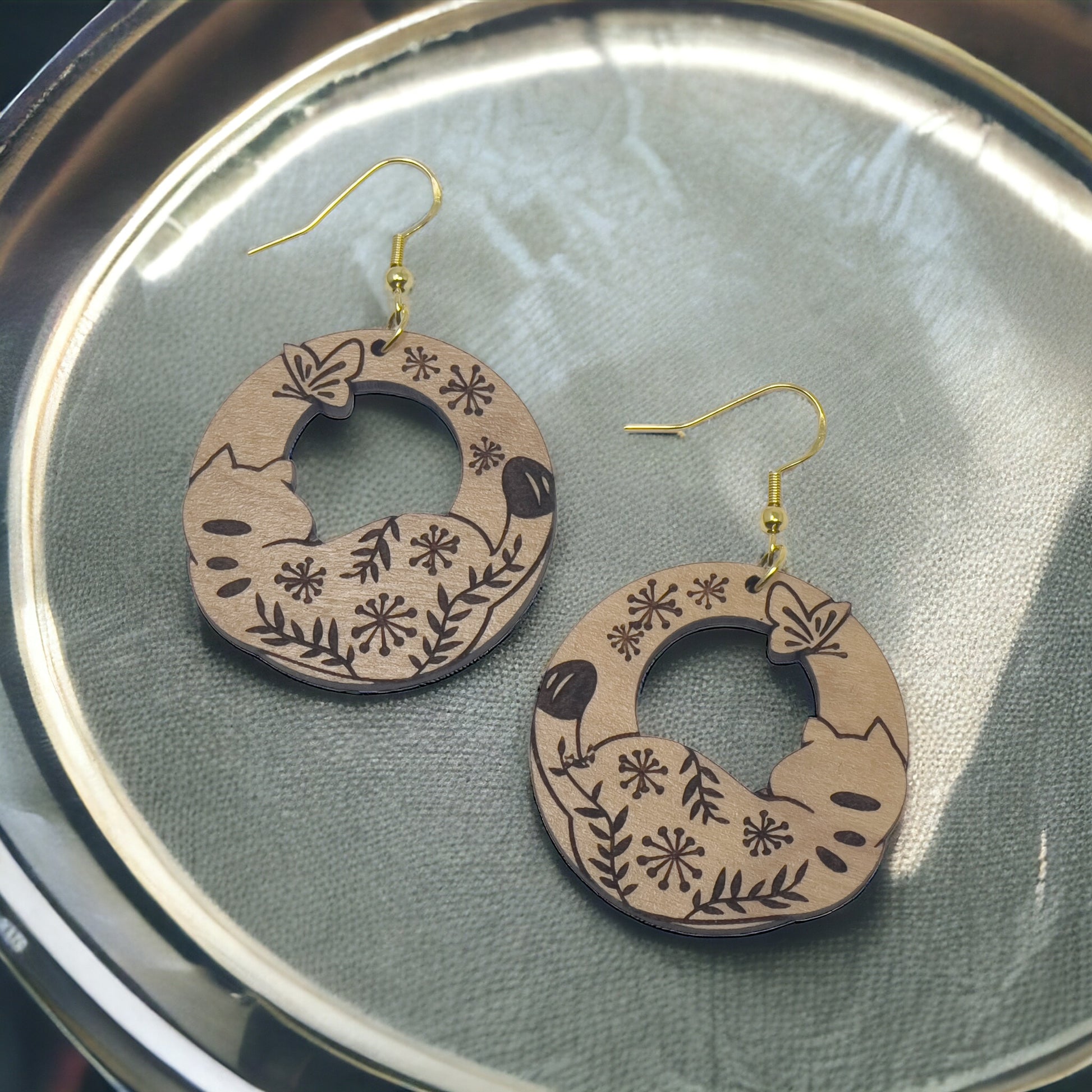 Floral Cat Circle Wood Earrings – Whimsical Nature-Inspired Feline Jewelry