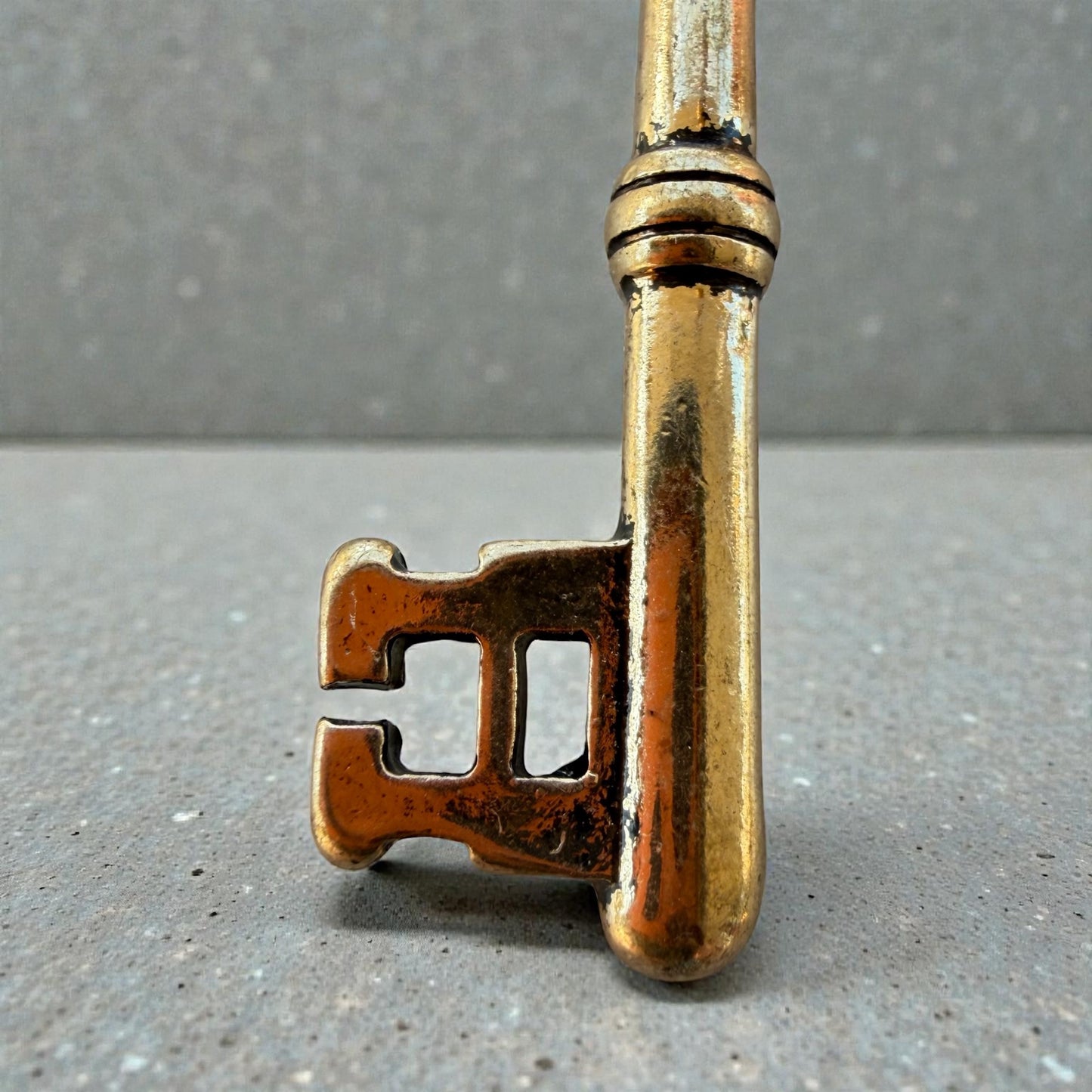 Vintage Rhinestone Key Purse Charm – Antique Gold Bag Accessory