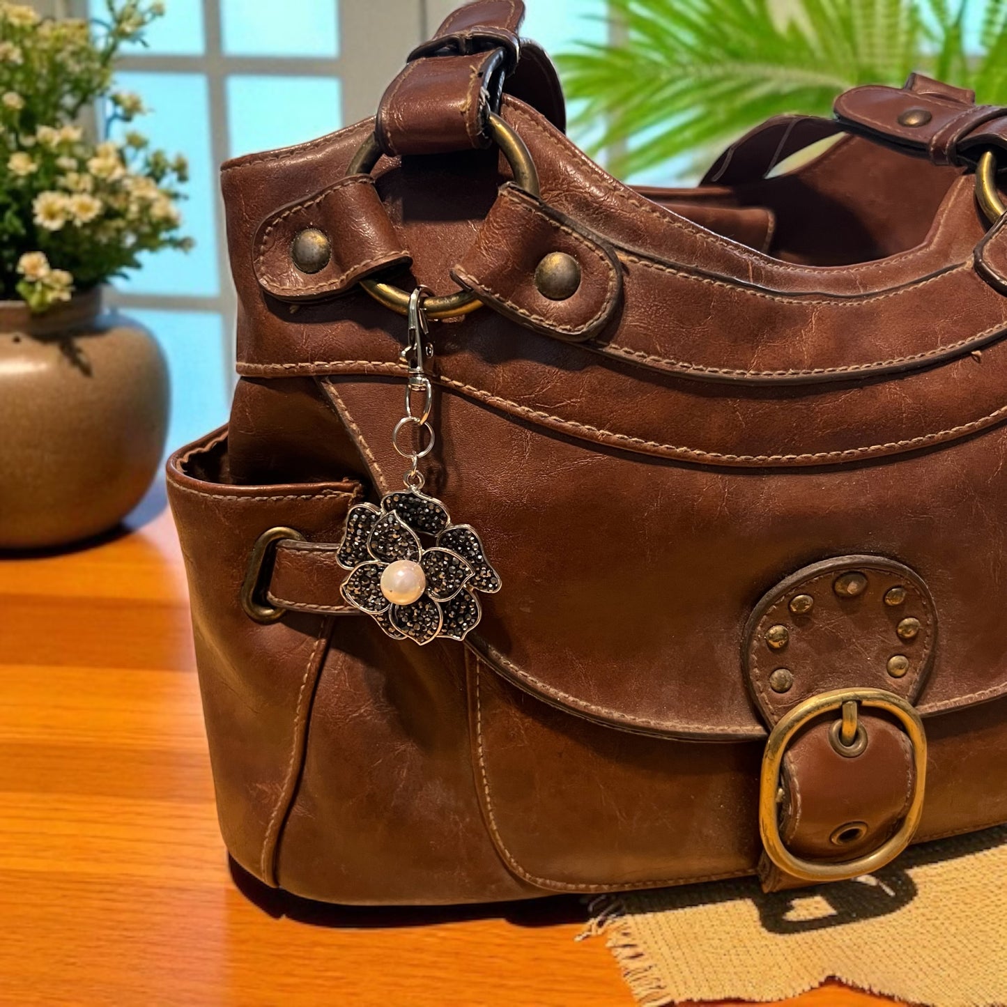Encanto del llavero del tirador de la cremallera de la flor con el Rhinestone y la perla