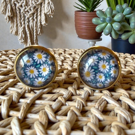 Daisy Stud Earrings – 12mm Gold Tone Floral Boho Jewelry for Her