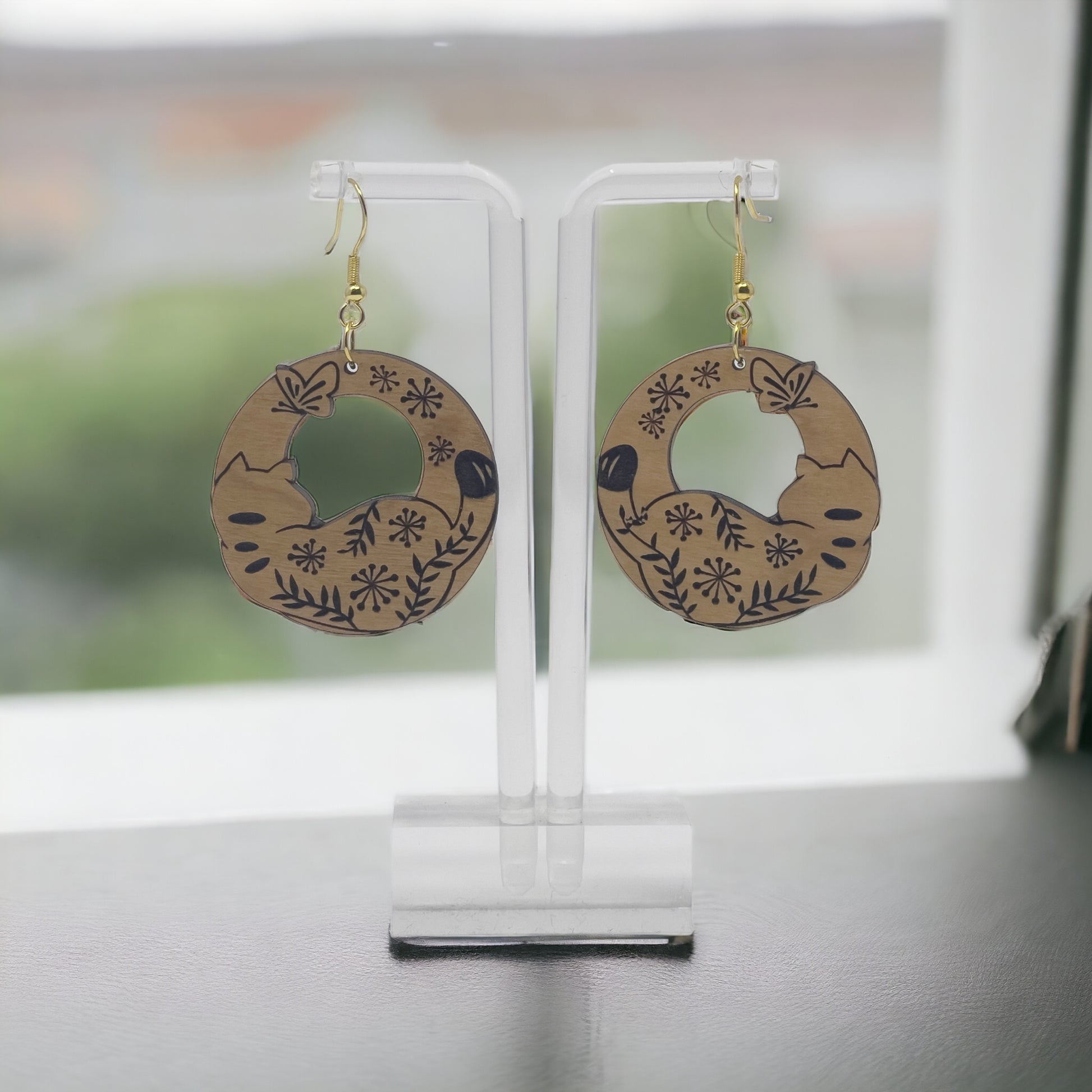 Floral Cat Circle Wood Earrings – Whimsical Nature-Inspired Feline Jewelry