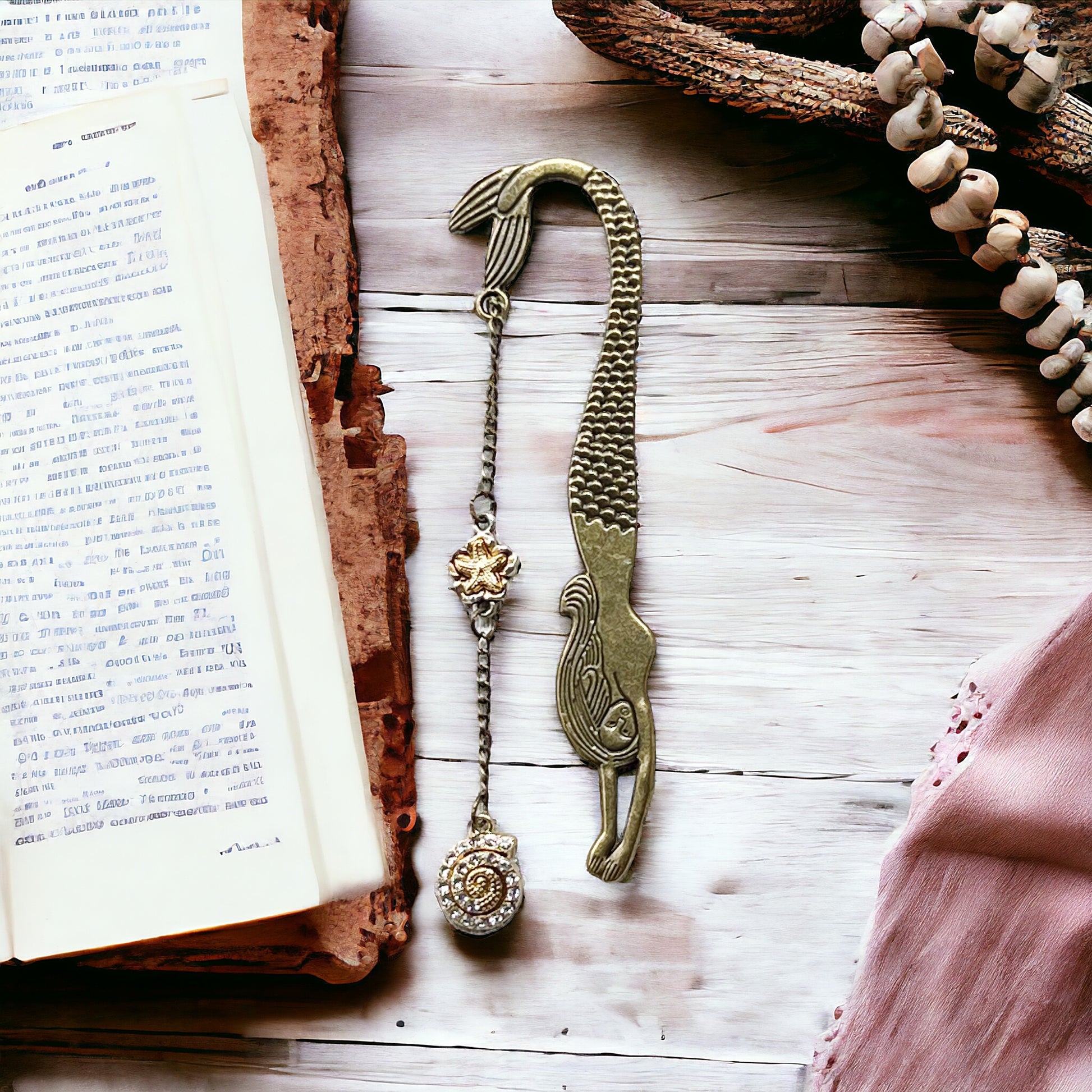 Metal Mermaid Bookmark with Seashell Dangle Chain Charm - Stylish & Unique Reading Accessory