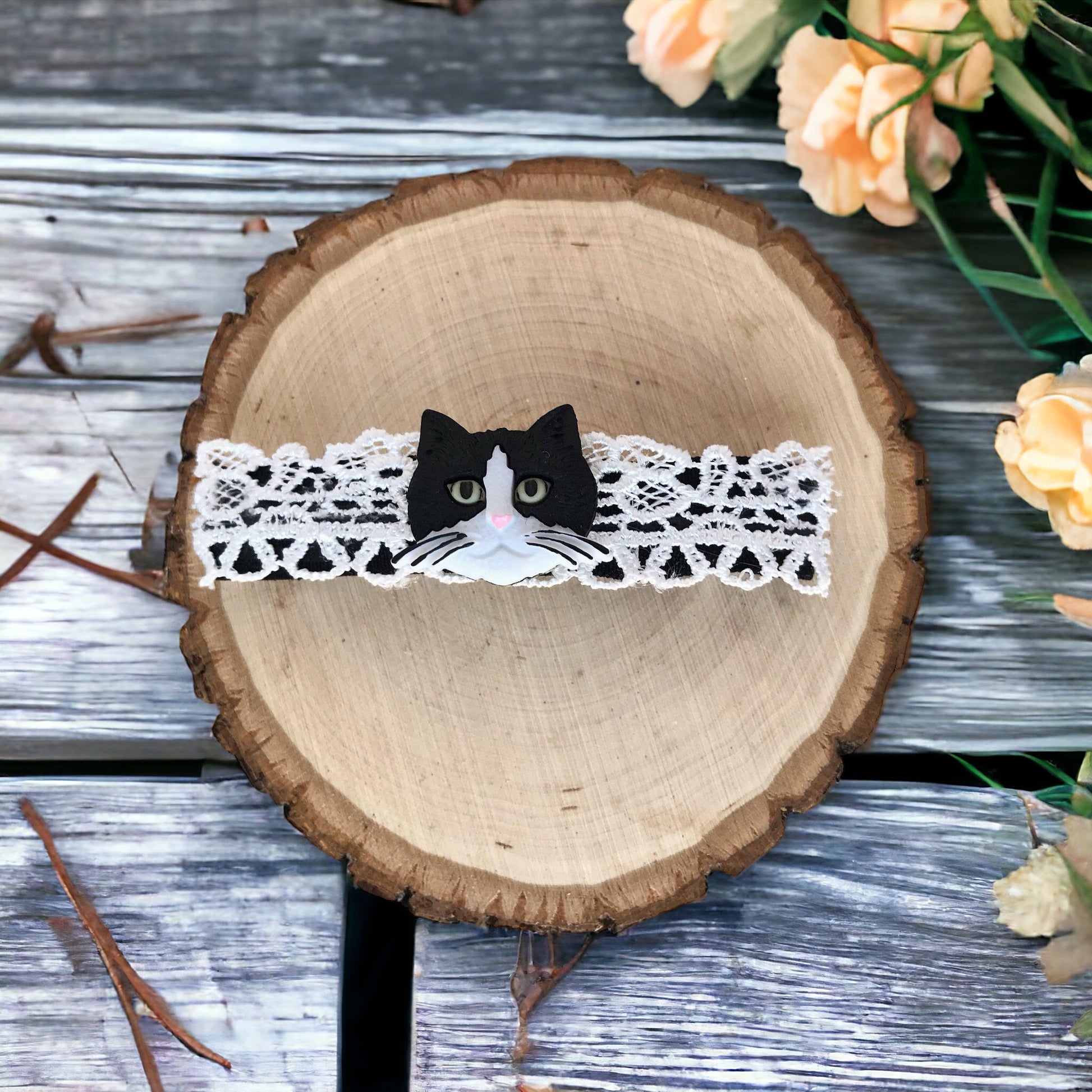 Black & White Cat Hair Barrette with Lace - Charming Feline-Inspired Hair Accessory