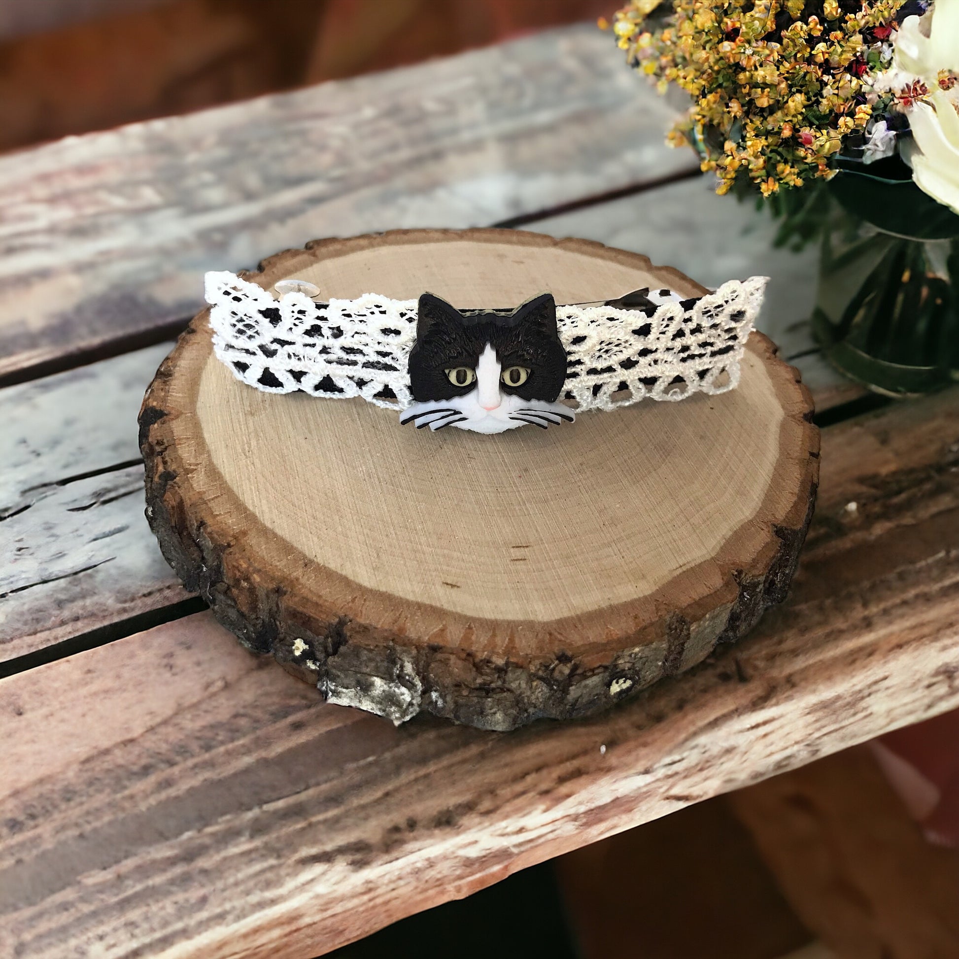 Black & White Cat Hair Barrette with Lace - Charming Feline-Inspired Hair Accessory