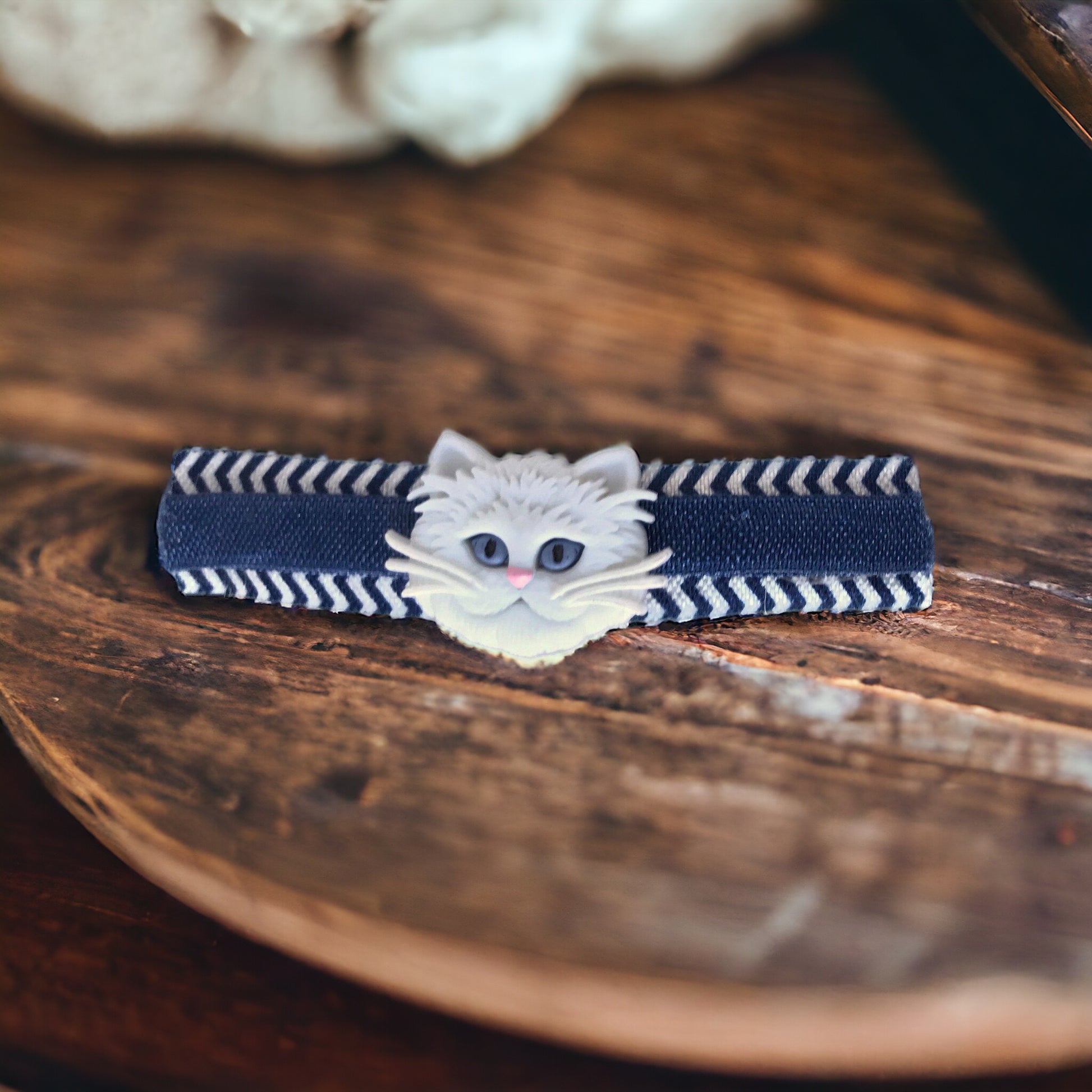 White Cat Barrette with Blue Chevron Design - Charming Feline-Inspired Hair Accessory