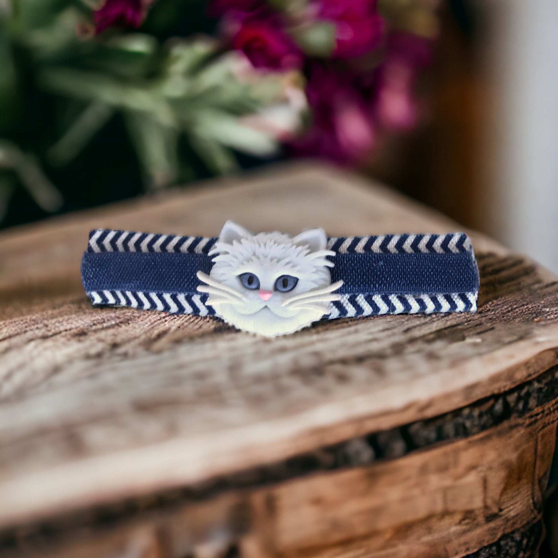 White Cat Barrette with Blue Chevron Design - Charming Feline-Inspired Hair Accessory