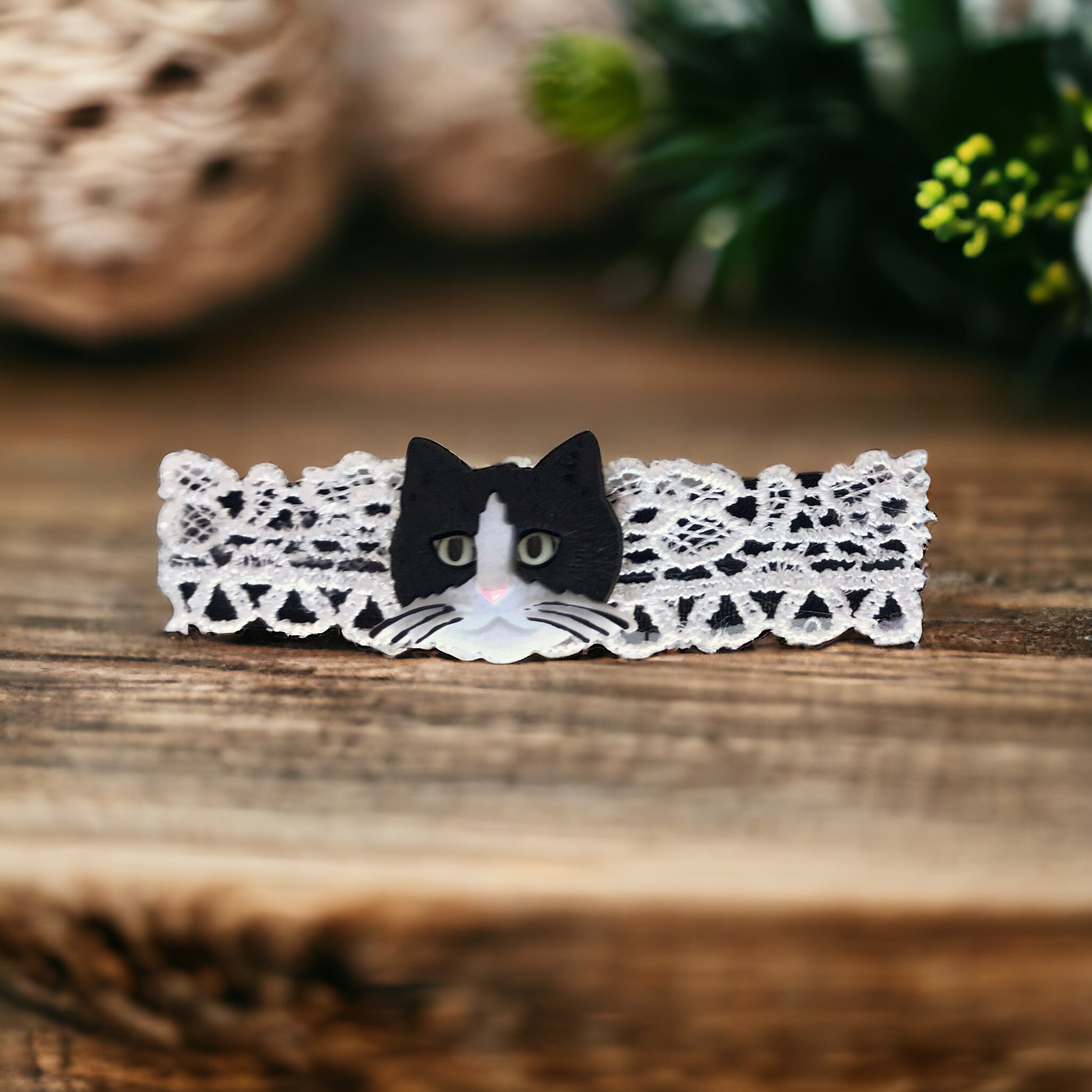 Black & White Cat Hair Barrette with Lace - Charming Feline-Inspired Hair Accessory