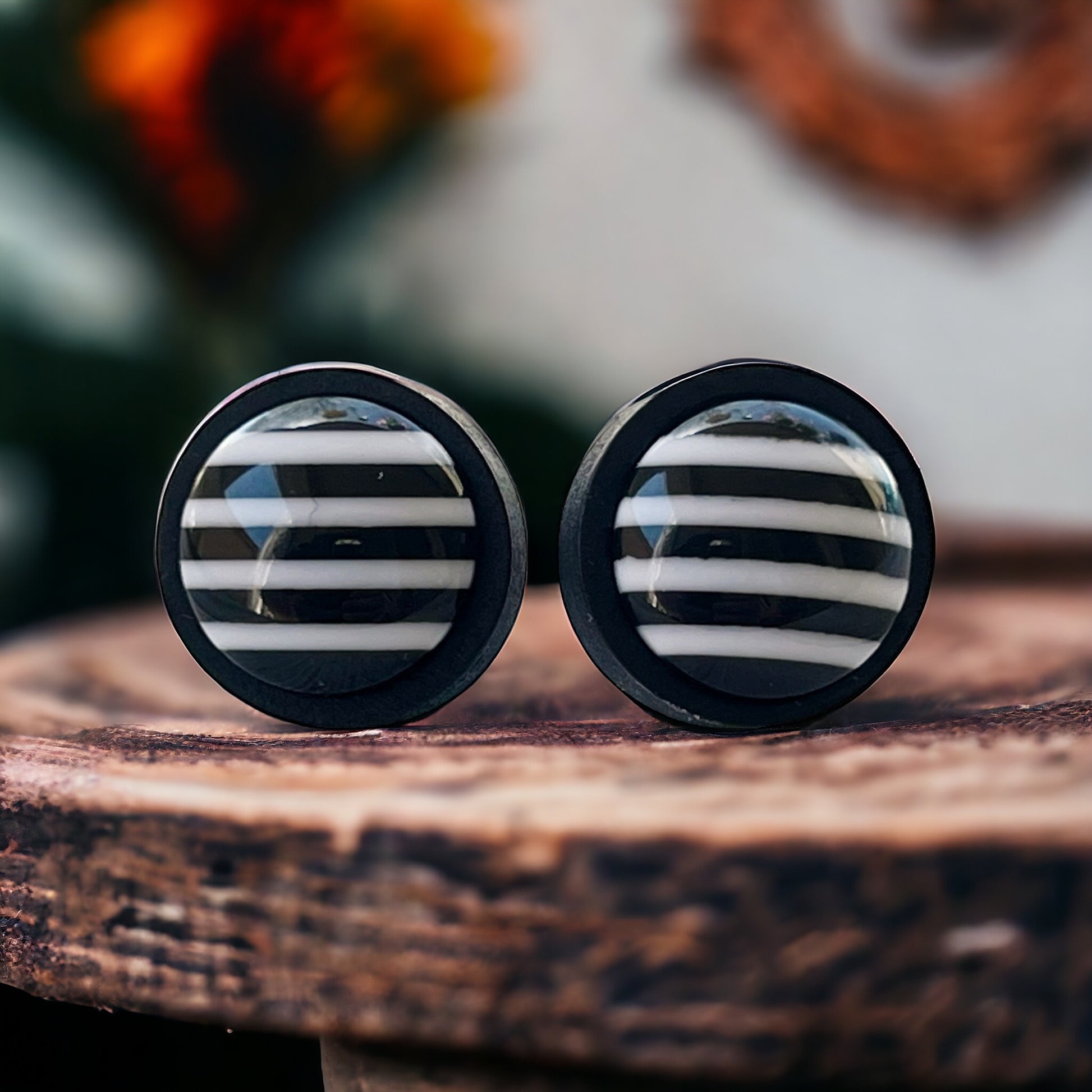 Black & White Stripe Stud Earrings – Bold Acrylic Retro Earrings in Wood