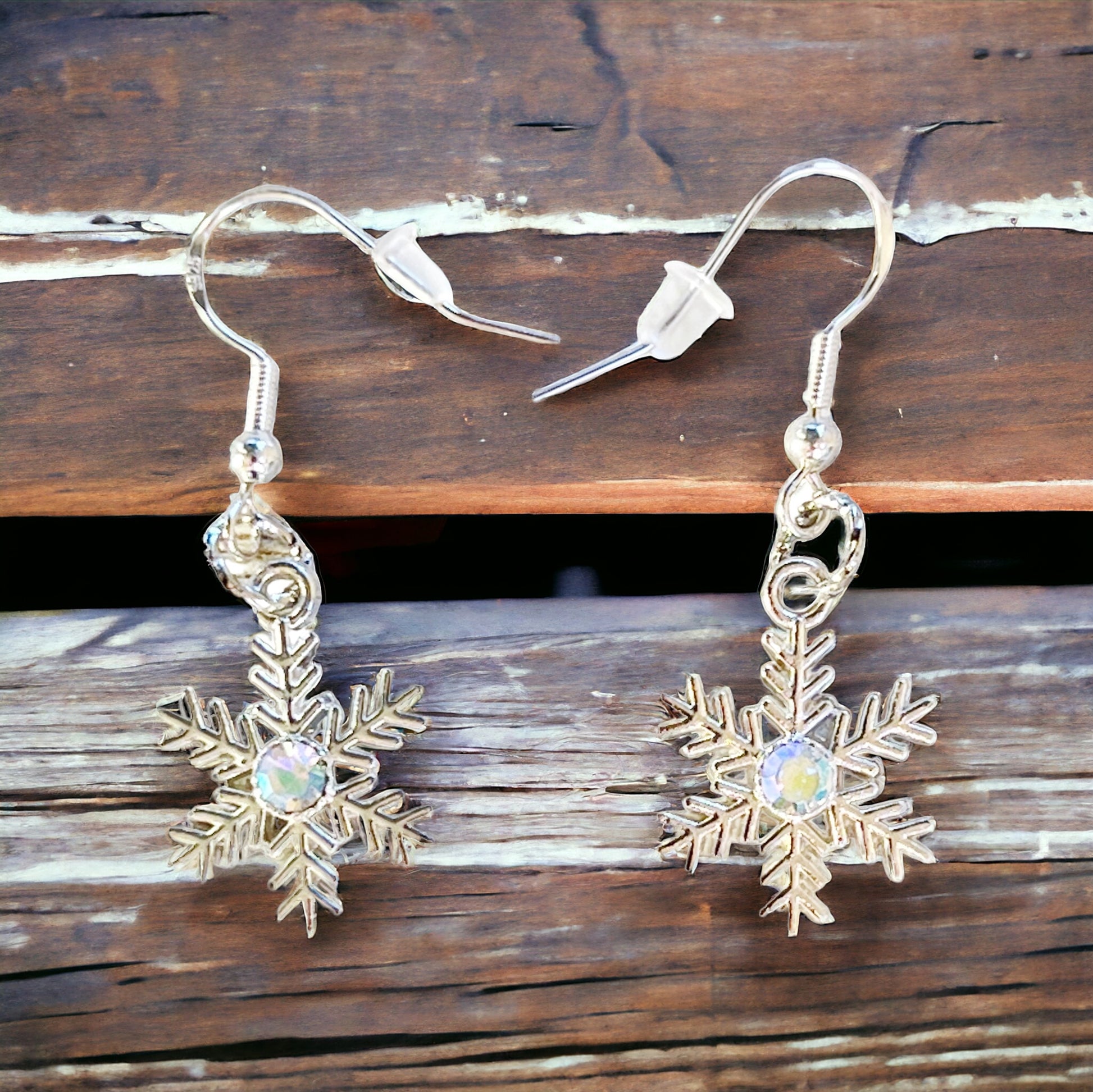 Silver Snowflake Dangle Earrings: Sparkling Rhinestone Accents for Winter Charm