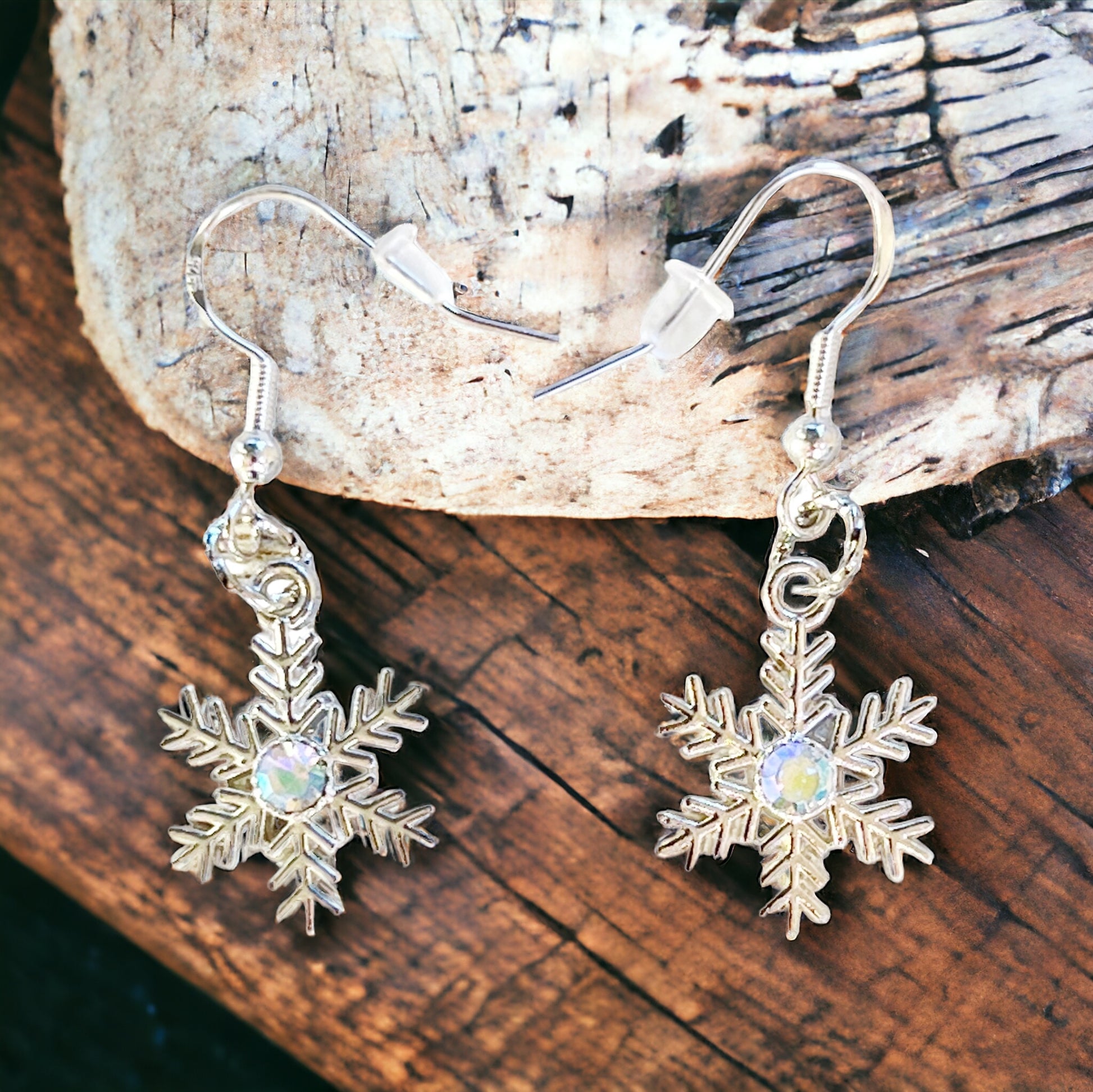 Silver Snowflake Dangle Earrings: Sparkling Rhinestone Accents for Winter Charm