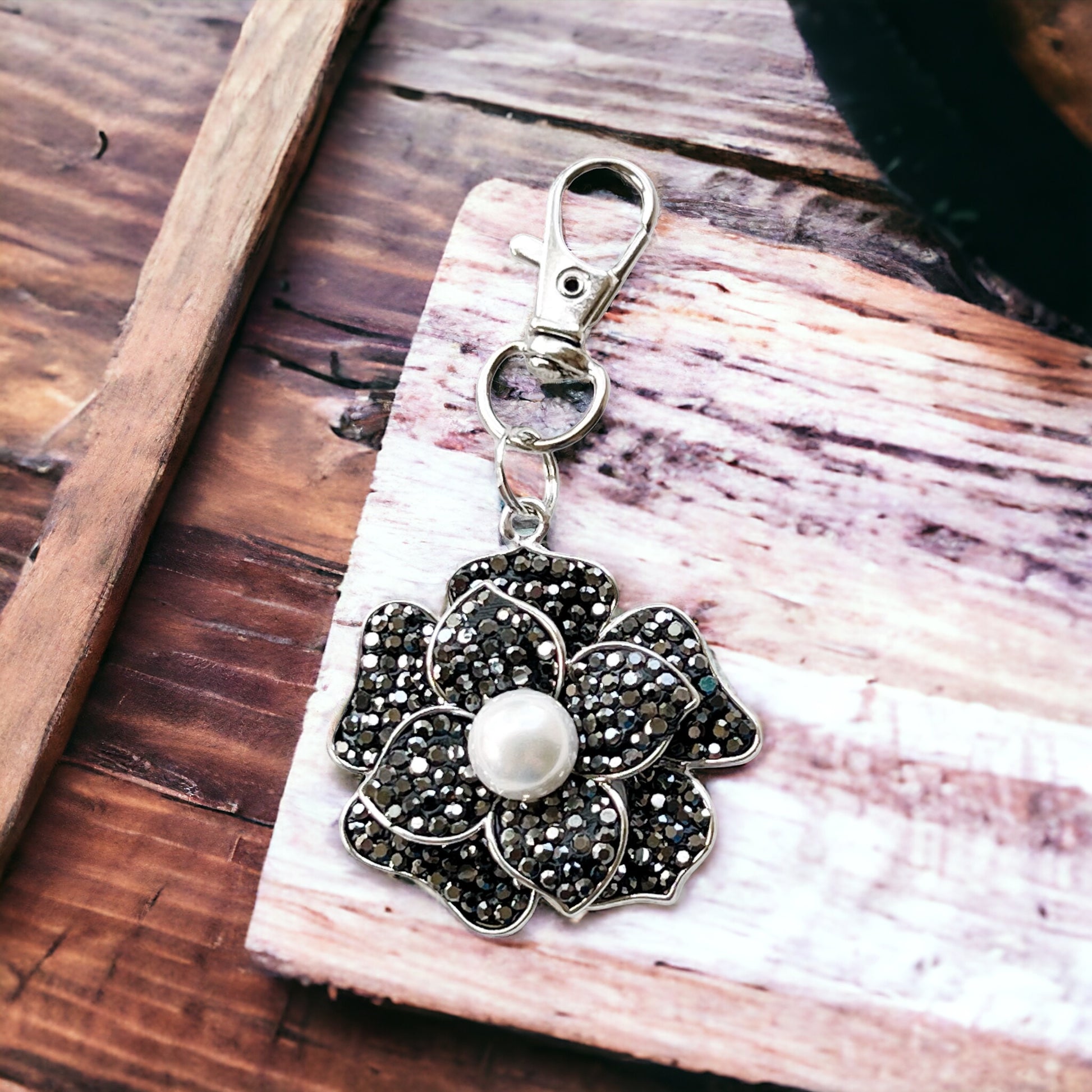 Flower Purse Charm with Rhinestones & Pearl: Elegant Accessory for Your Bag
