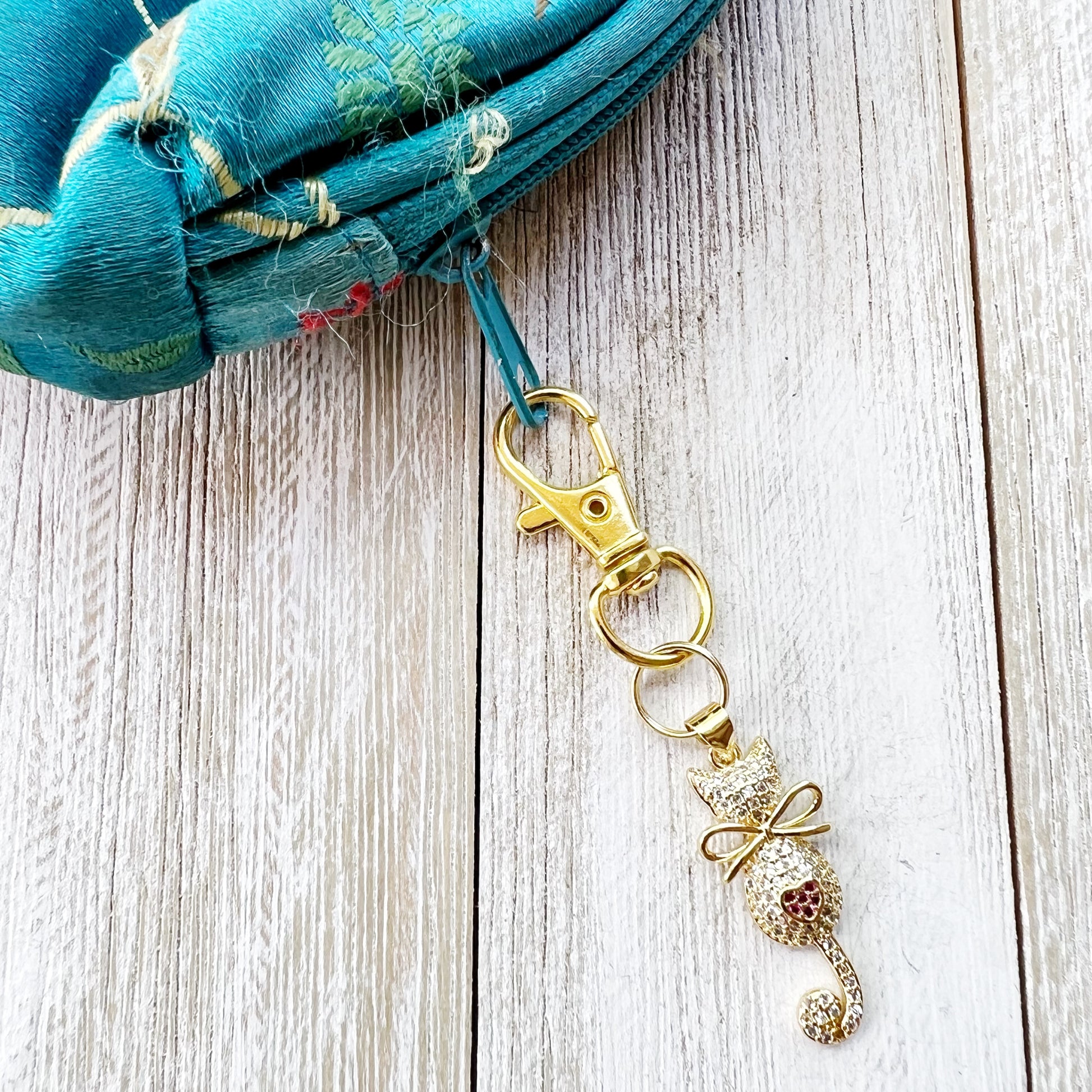 Gold Cat Purse Charm – 18K Plated Keychain with Cubic Zirconia & Heart