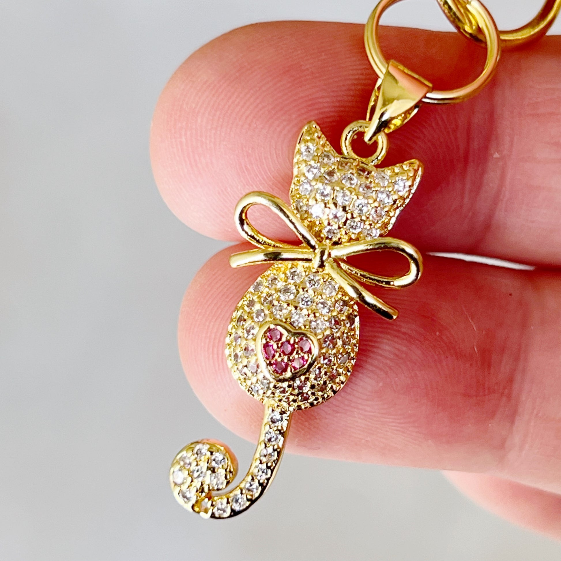 Gold Cat Purse Charm – 18K Plated Keychain with Cubic Zirconia & Heart