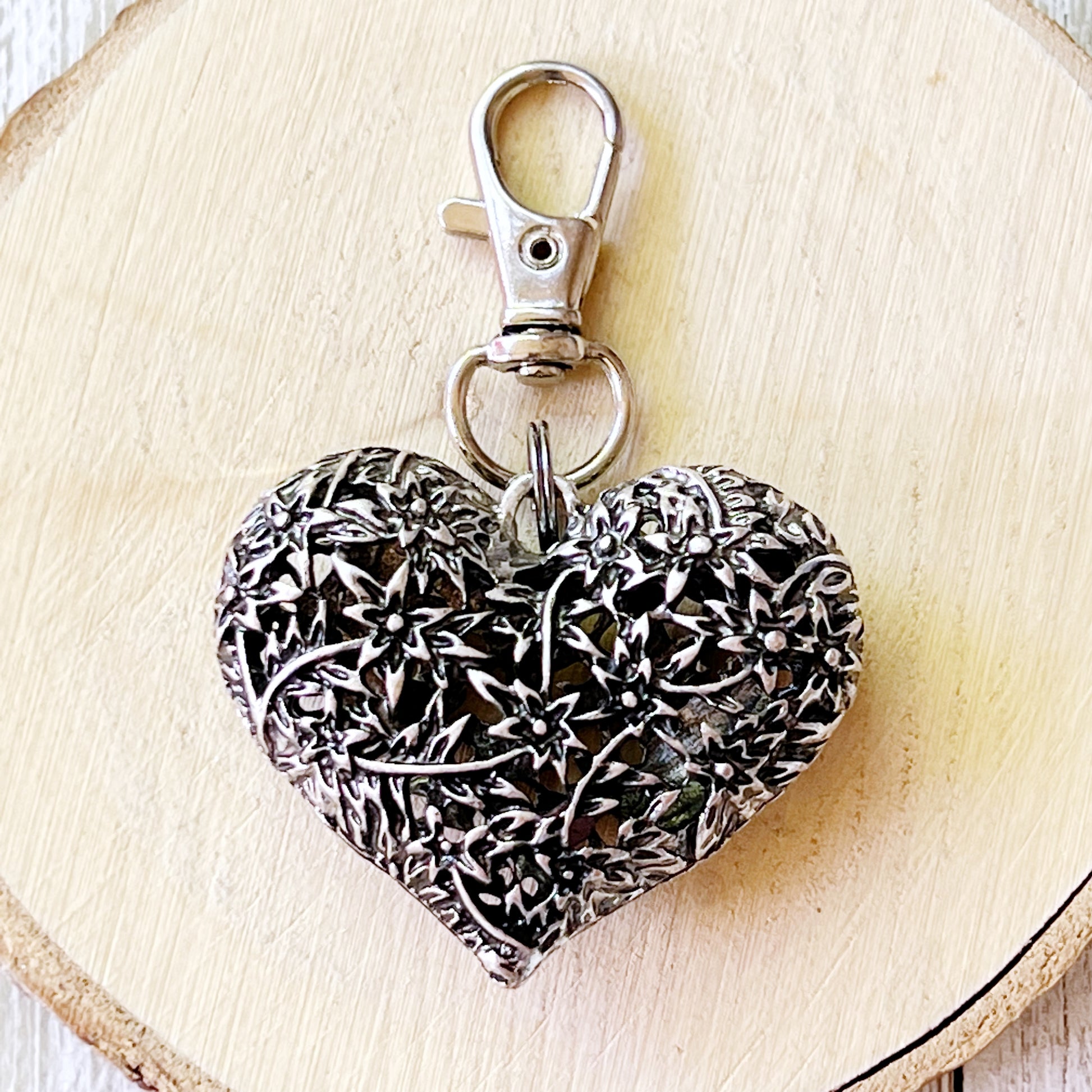 Floral Heart Purse Charm – Intricate Silver Botanical Keychain for Her