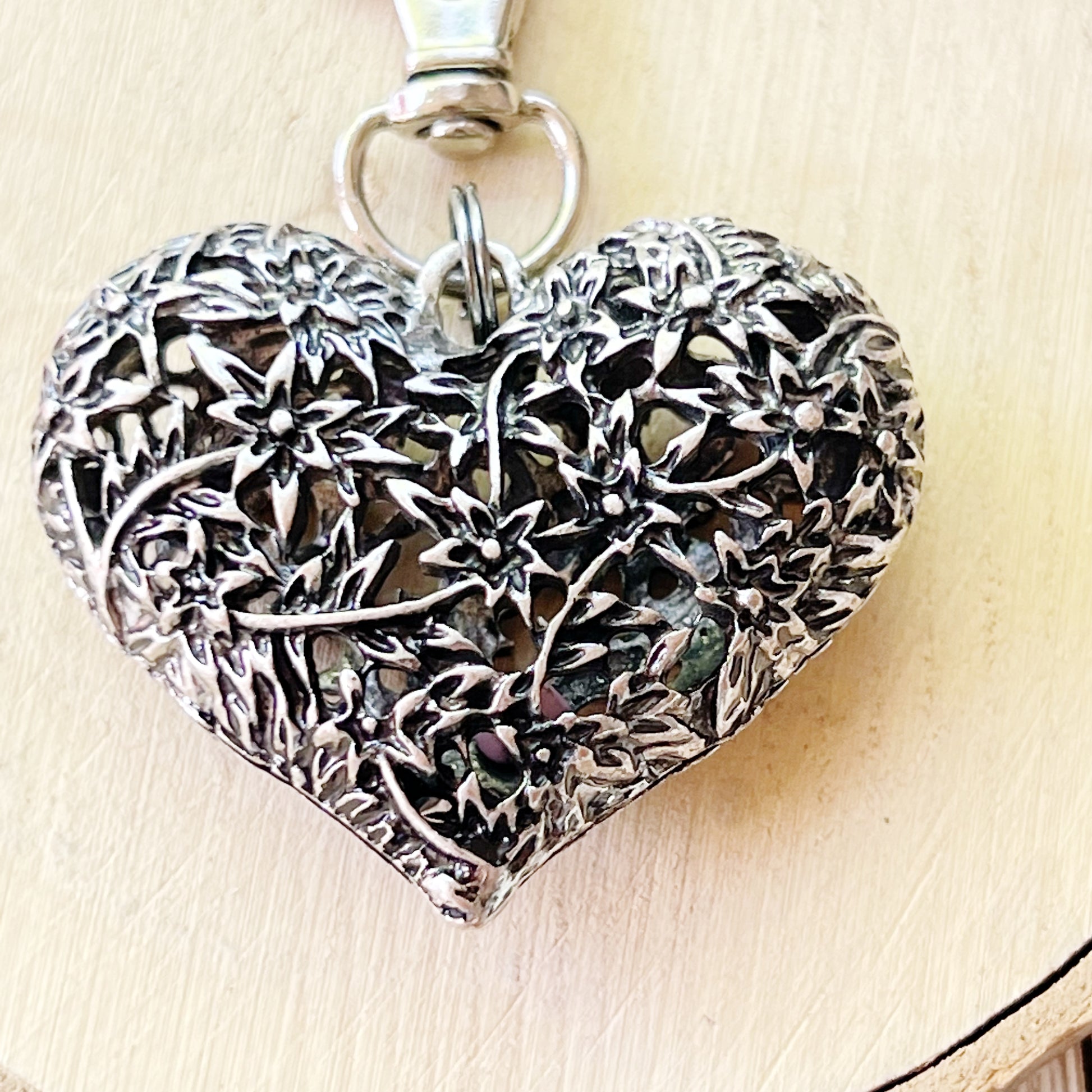 Floral Heart Purse Charm – Intricate Silver Botanical Keychain for Her