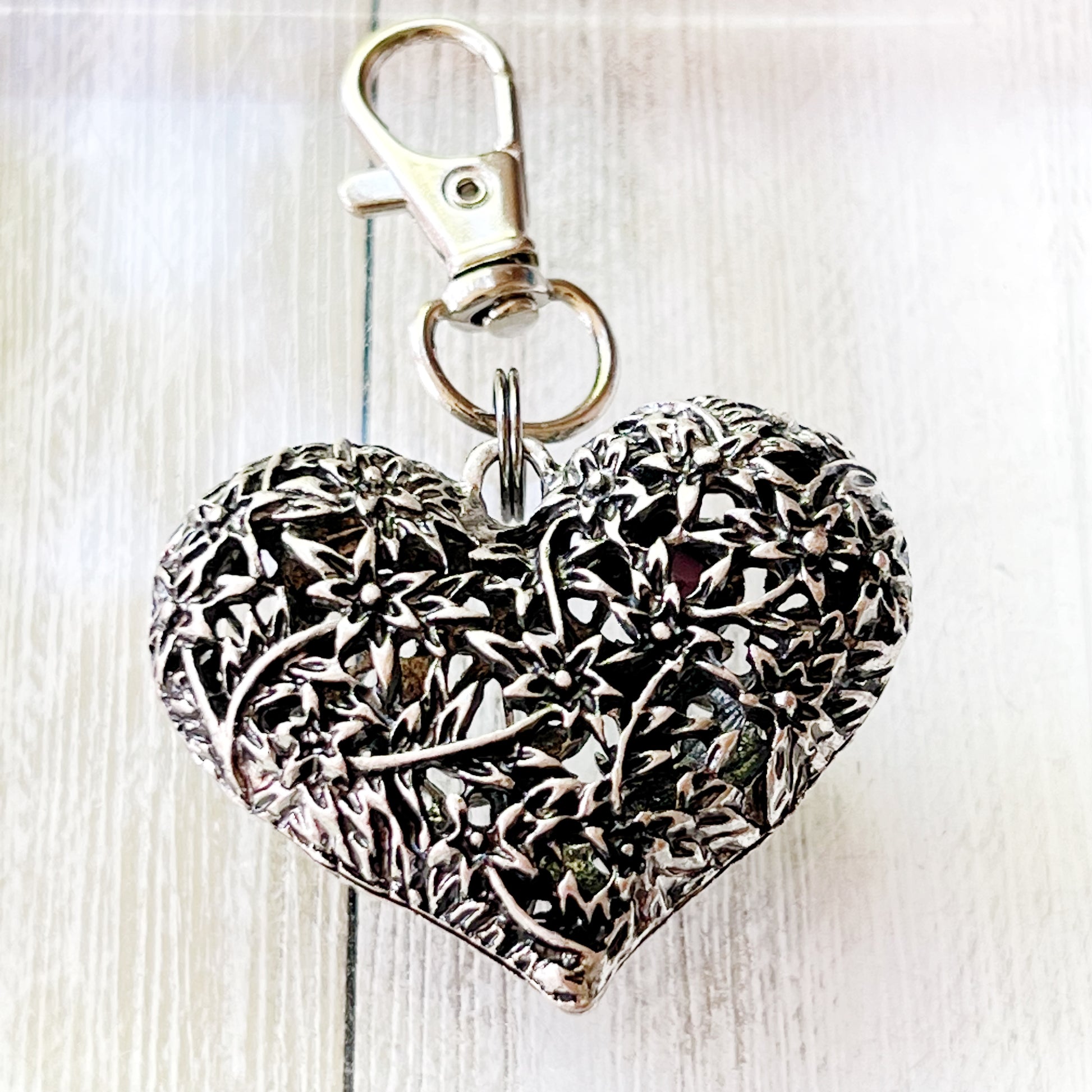 Floral Heart Purse Charm – Intricate Silver Botanical Keychain for Her
