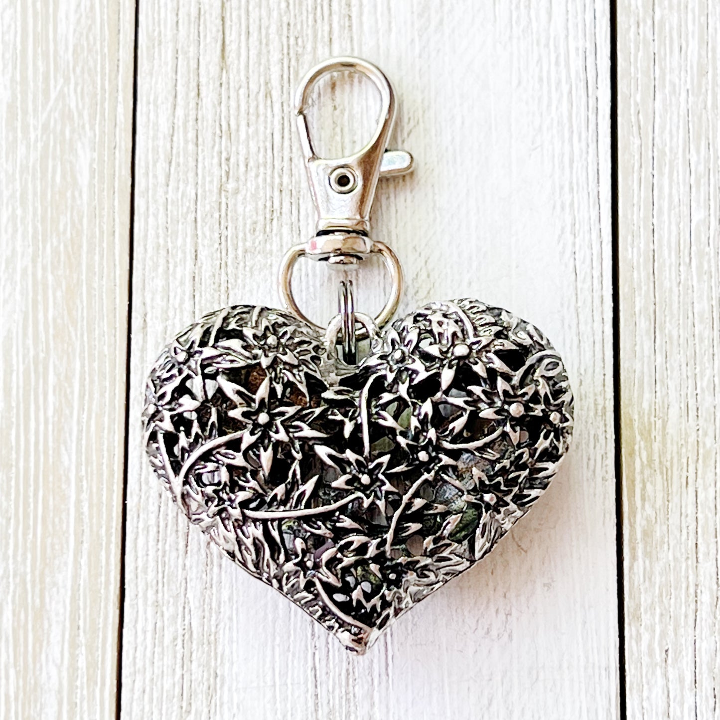 Floral Heart Purse Charm – Intricate Silver Botanical Keychain for Her