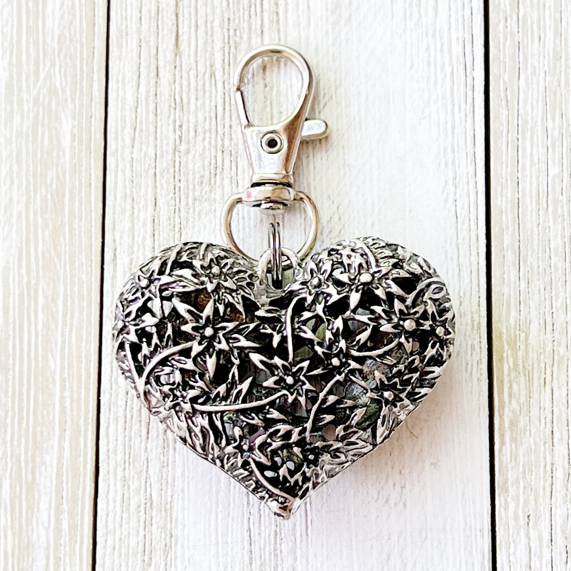 Floral Heart Purse Charm – Intricate Silver Botanical Keychain for Her
