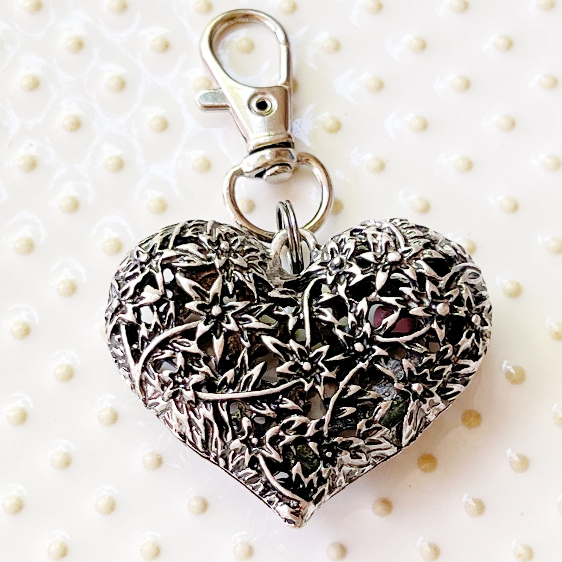 Floral Heart Purse Charm – Intricate Silver Botanical Keychain for Her