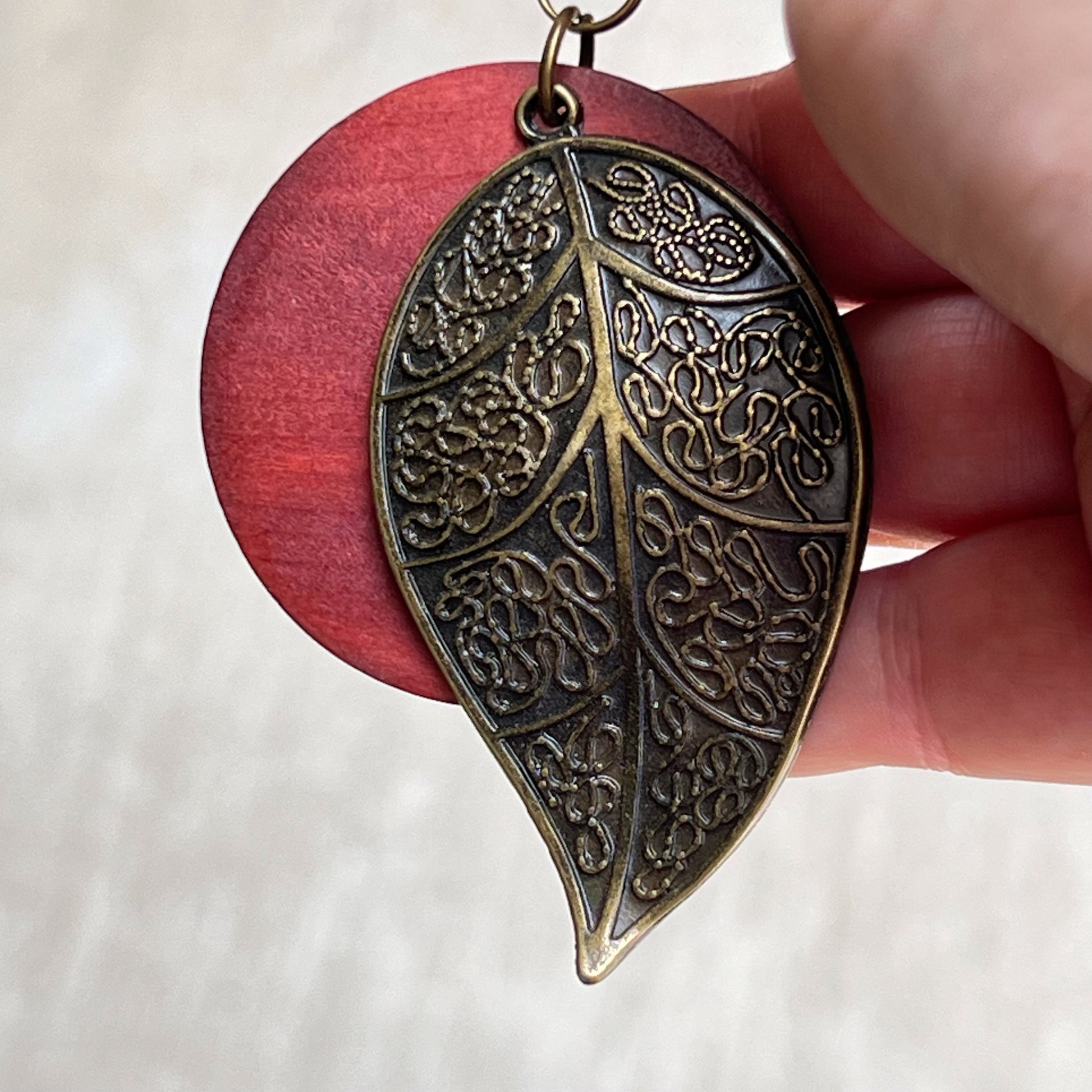 Filigree Leaf Purse Charm – Antique Bronze & Red Wood Keychain