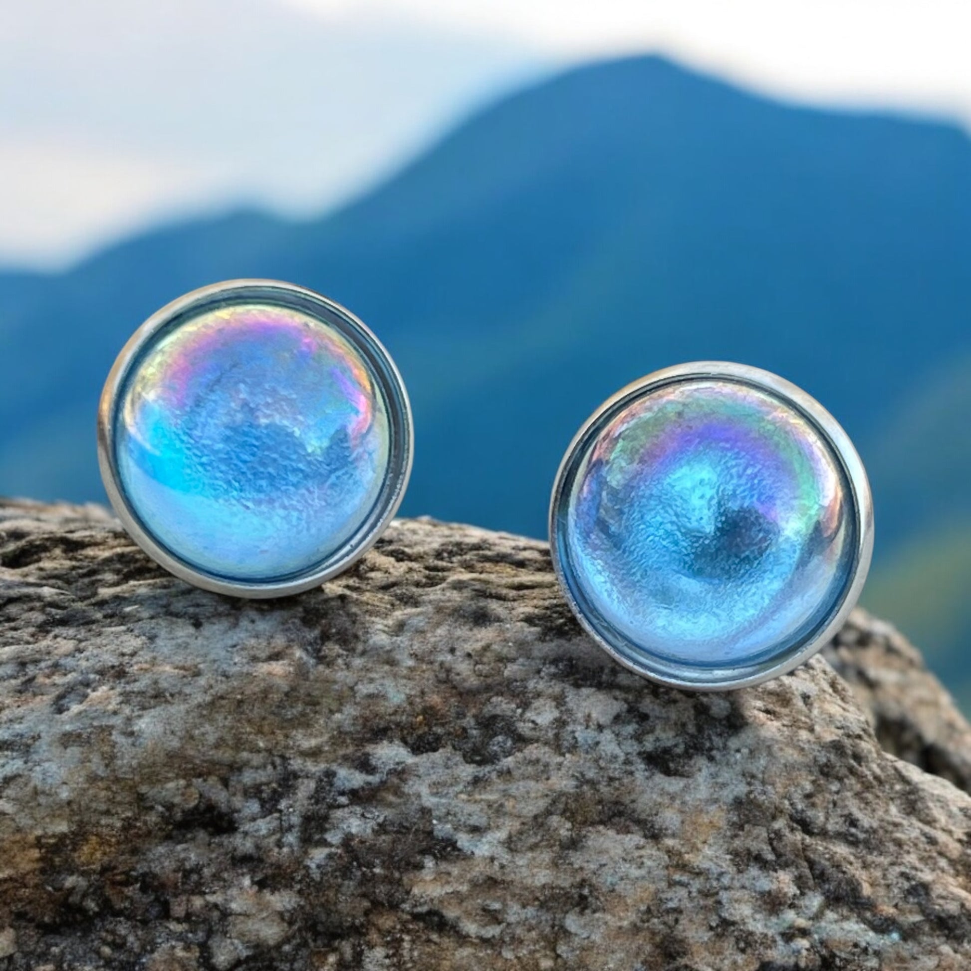 Glass cabochon earrings reflecting rainbow tones