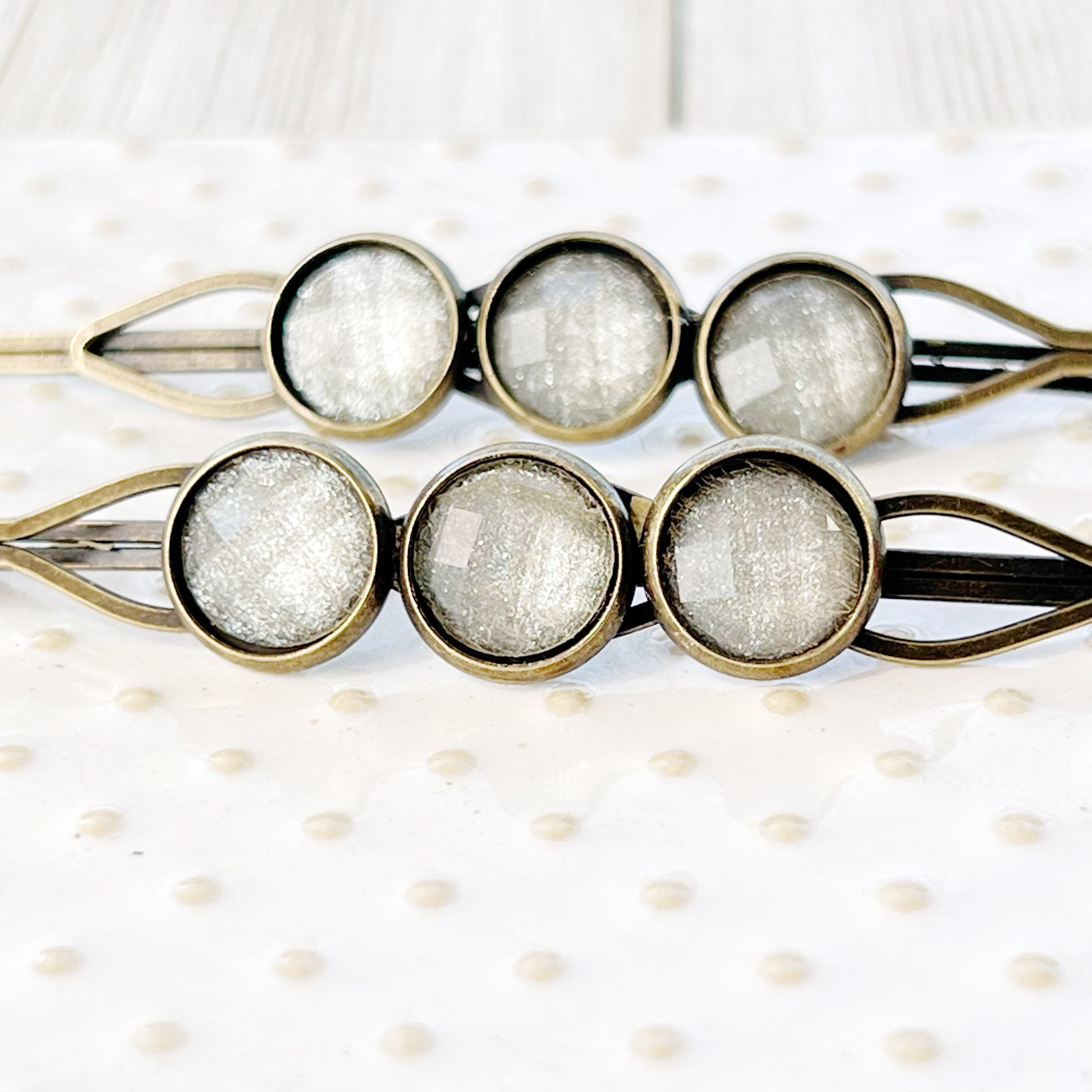 White Glitter Acrylic Hair Pins: Sparkling Accents for Elegant Hairstyles