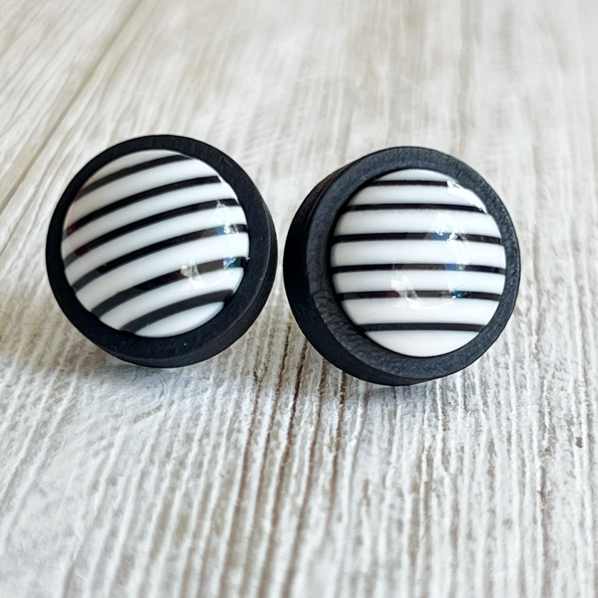 Black & White Stripe Resin Stud Earrings – Bold Graphic Statement Jewelry