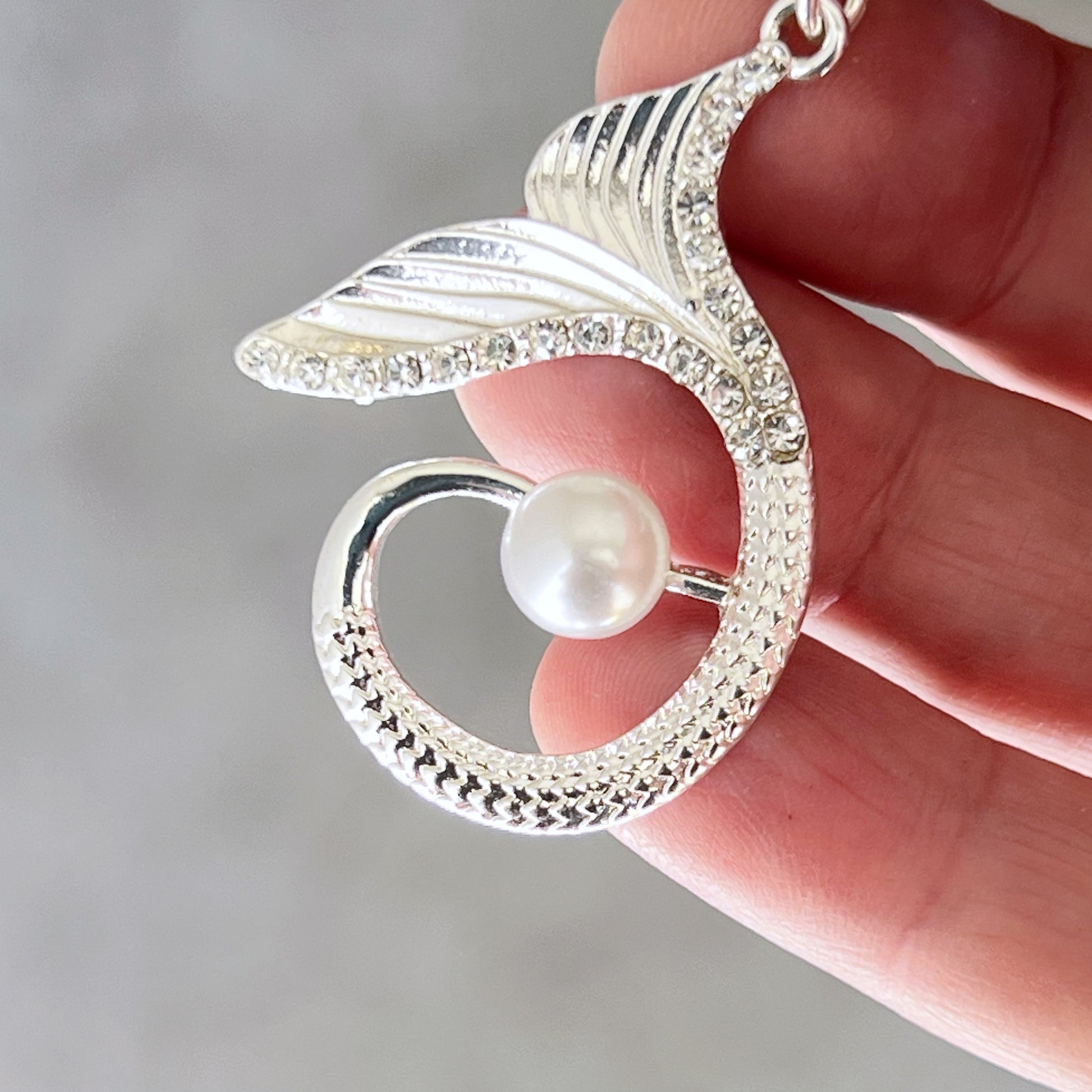 Mermaid Tail Purse Charm – Silver Ocean-Inspired Keychain with Pearl & Rhinestones