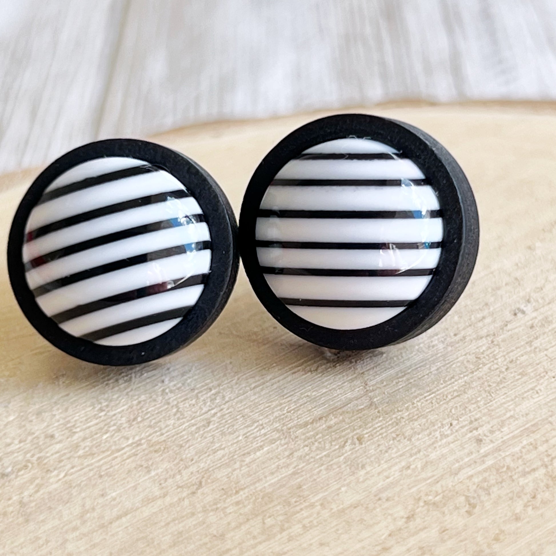 Black & White Stripe Resin Stud Earrings – Bold Graphic Statement Jewelry