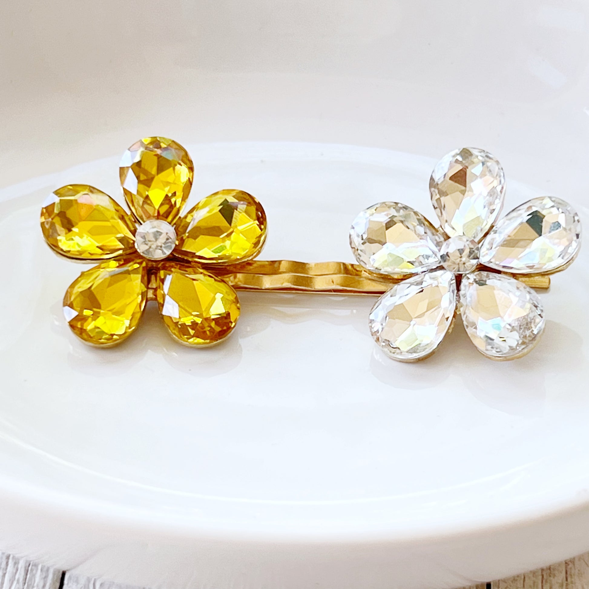 Yellow & Clear Rhinestone Flower Gold Bobby Pins: Stylish Accents for Glamorous Hairdos