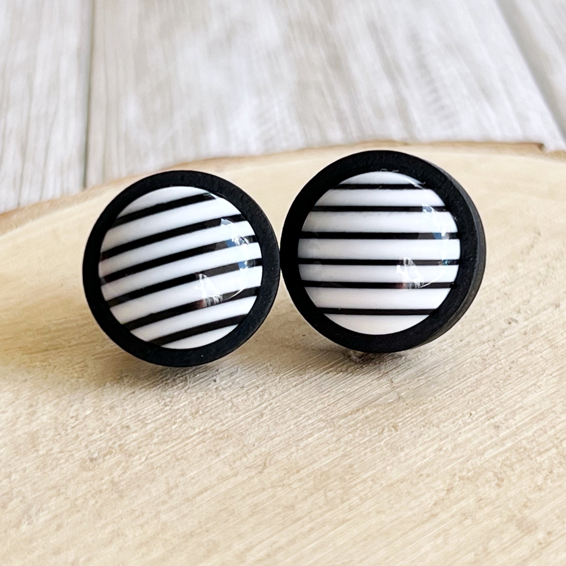 Black & White Stripe Resin Stud Earrings – Bold Graphic Statement Jewelry