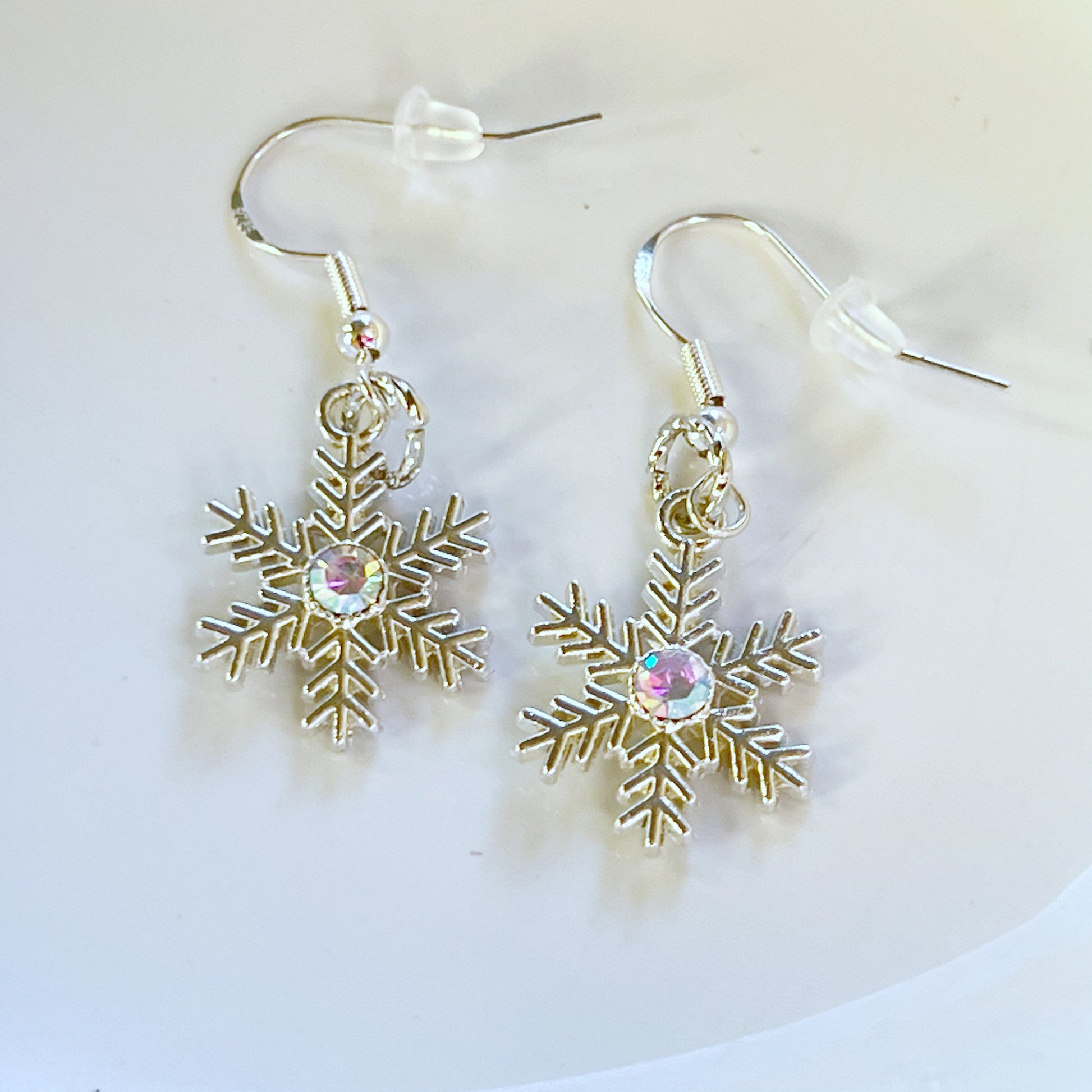 Silver Snowflake Dangle Earrings: Sparkling Rhinestone Accents for Winter Charm