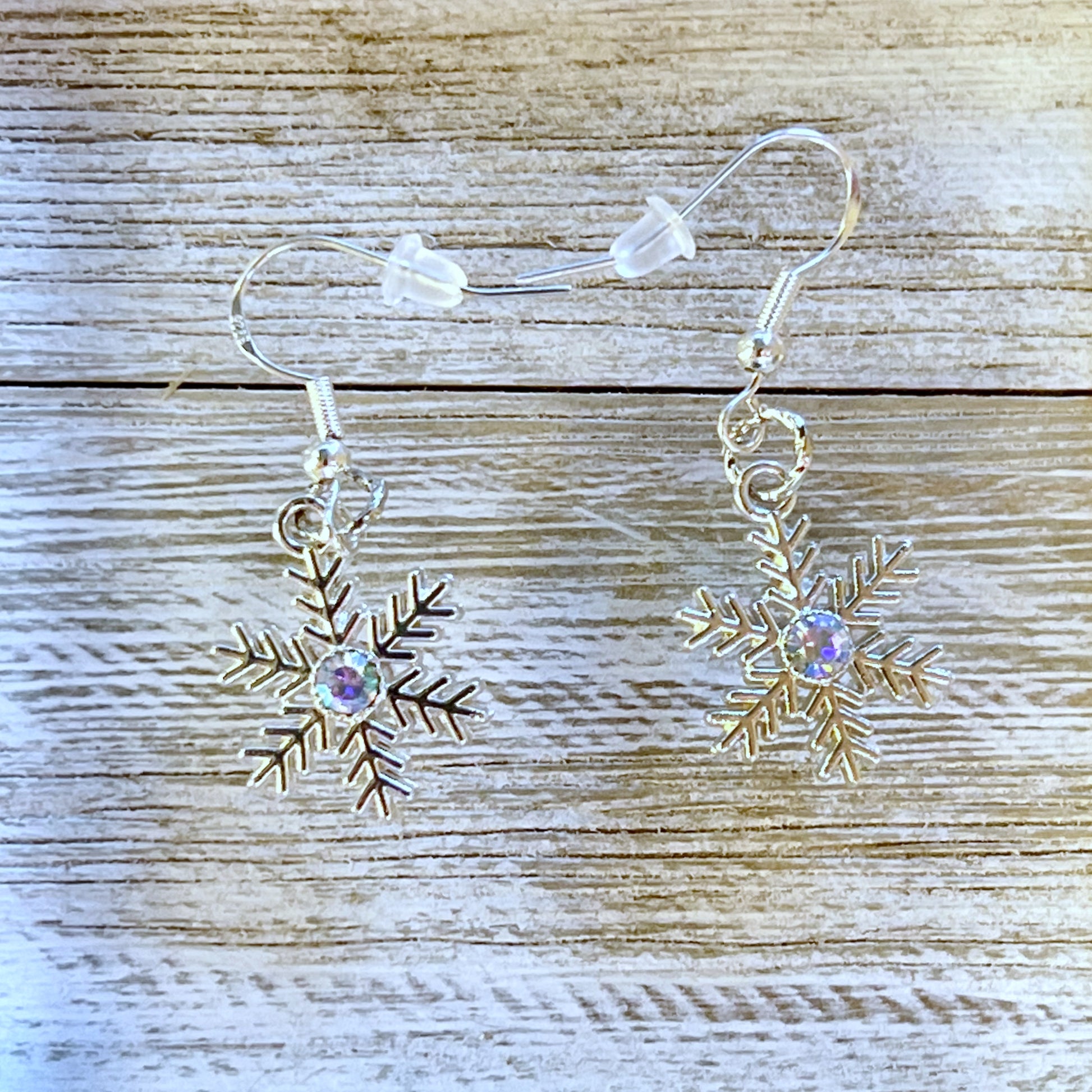Silver Snowflake Dangle Earrings: Sparkling Rhinestone Accents for Winter Charm