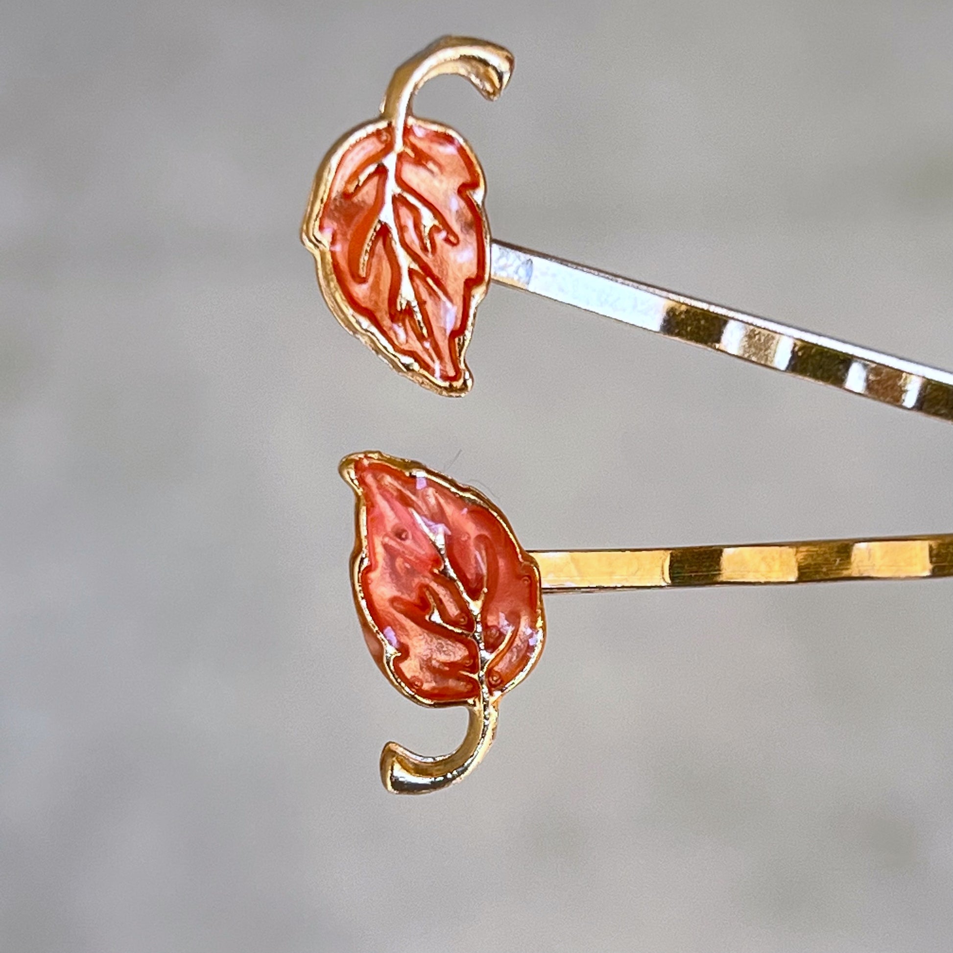 Pink Enamel Leaf Hair Pins – Autumn-Inspired Gold Hair Accessories
