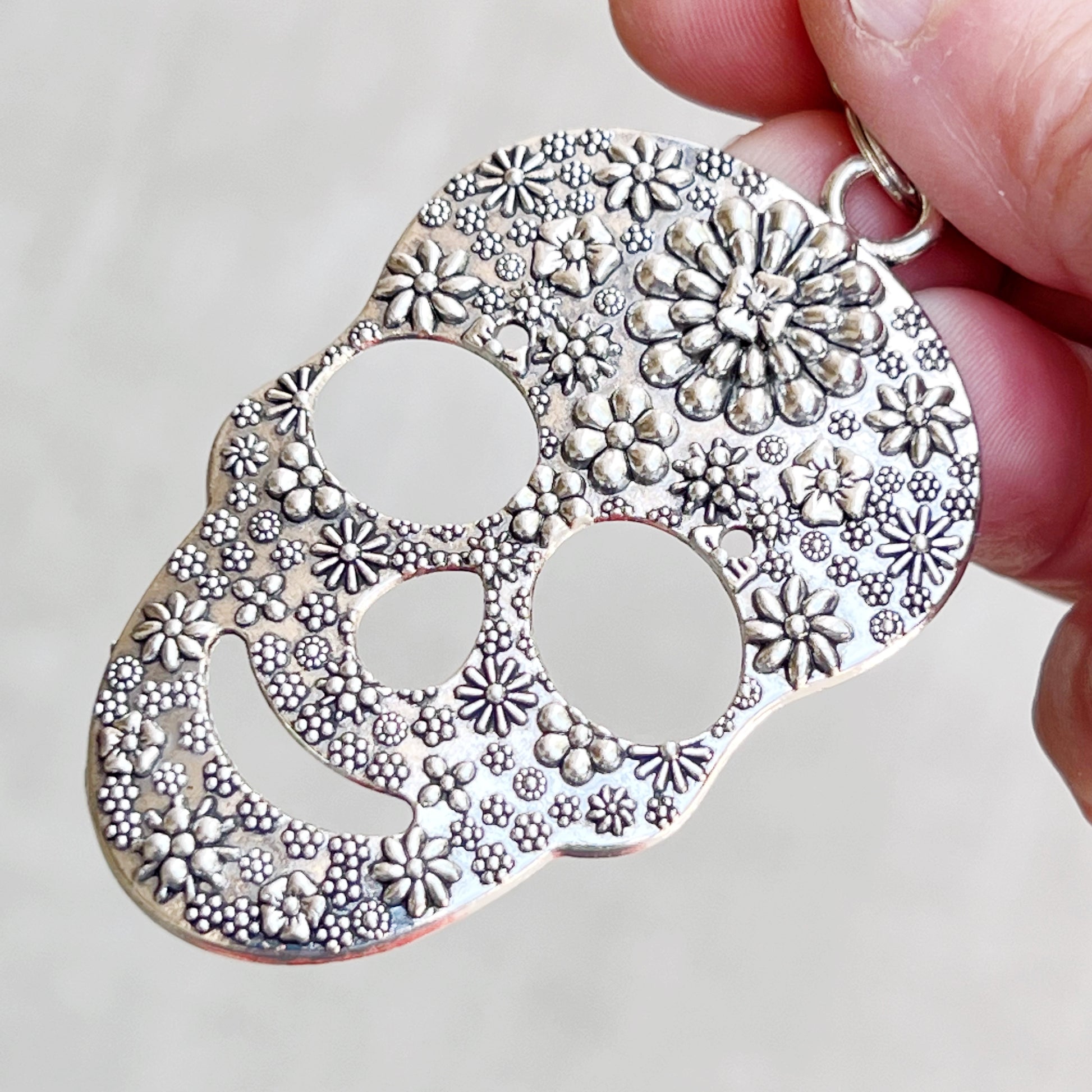 Floral Skull Purse Charm – Silver Day of the Dead Keychain with Flower Motif