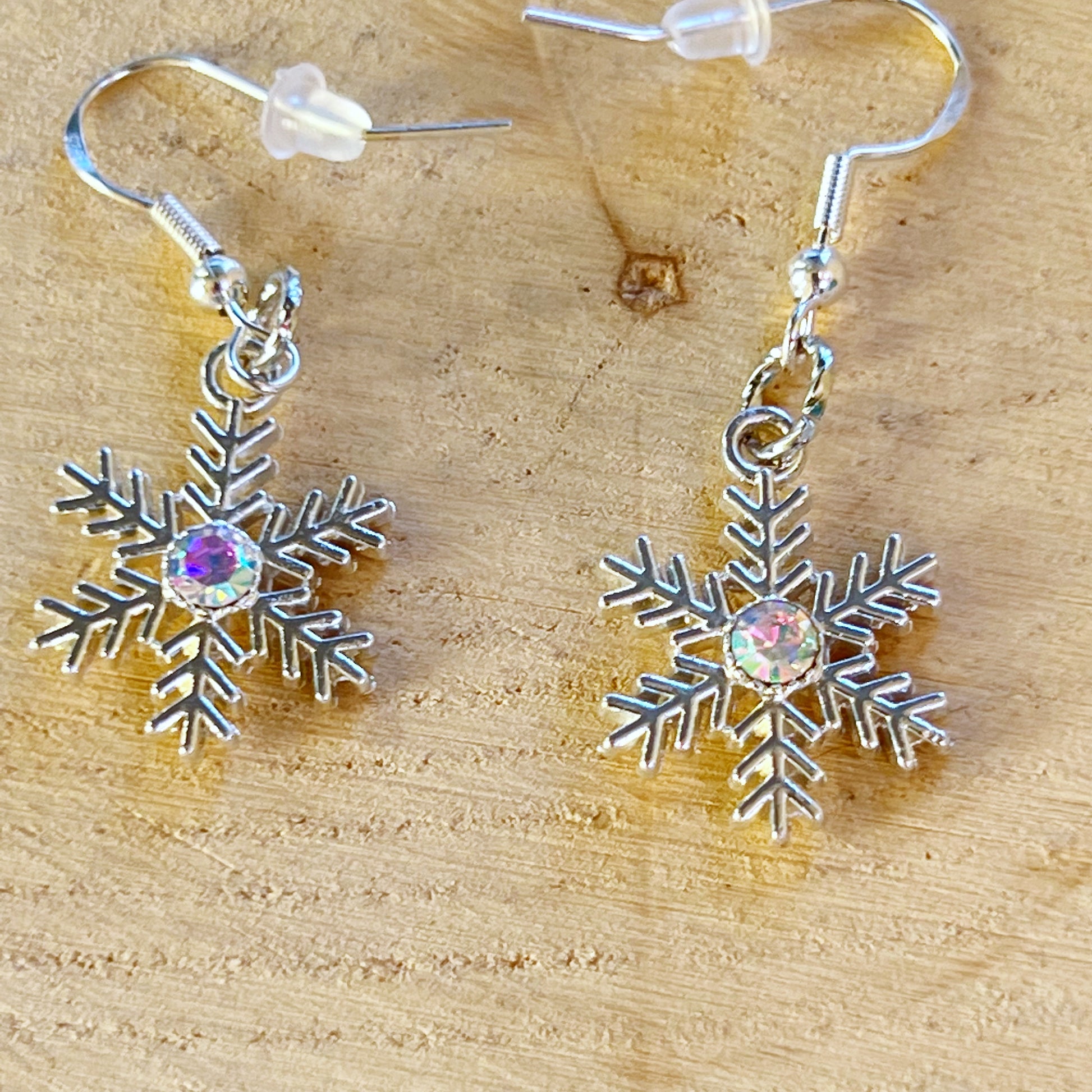 Silver Snowflake Dangle Earrings: Sparkling Rhinestone Accents for Winter Charm