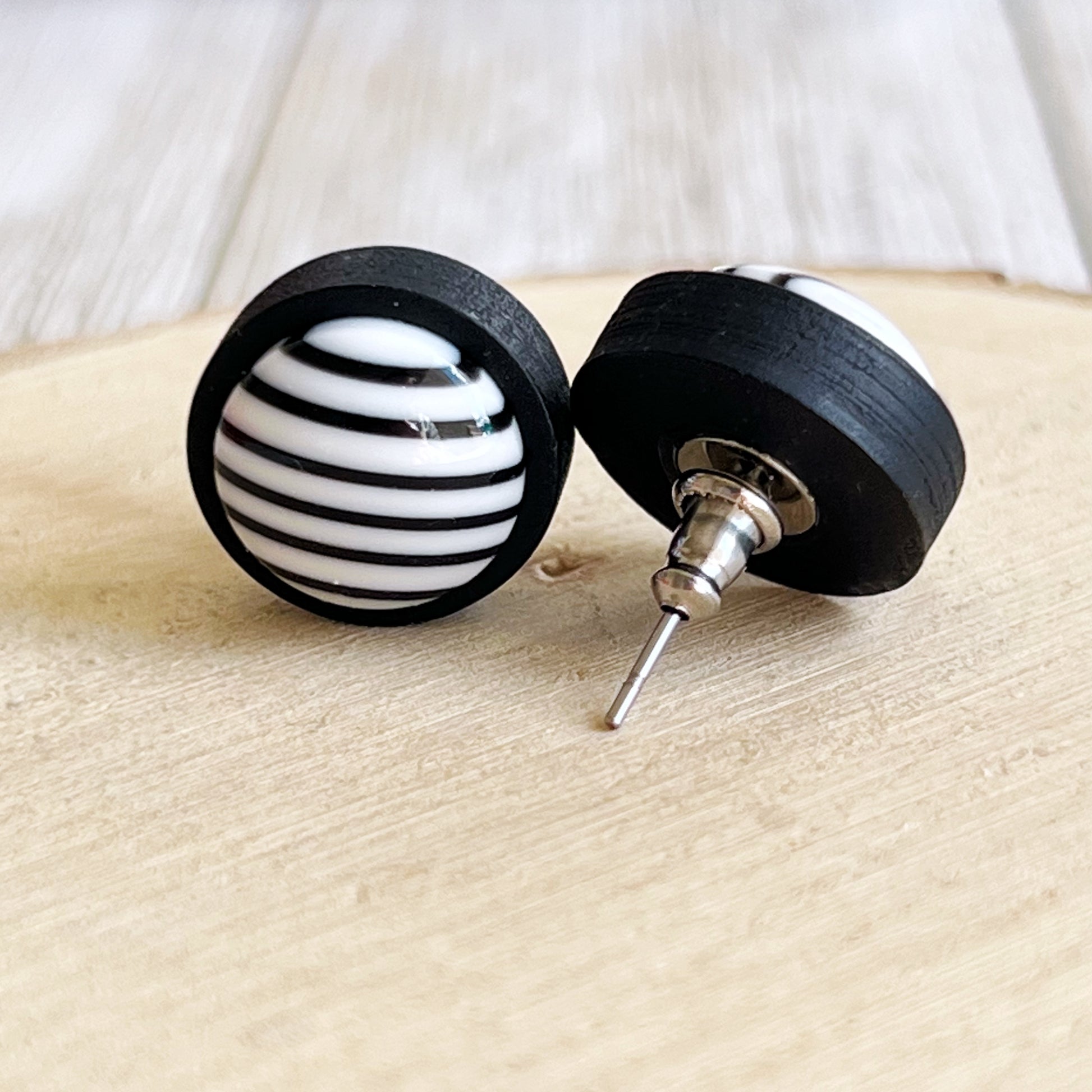 Black & White Stripe Resin Stud Earrings – Bold Graphic Statement Jewelry