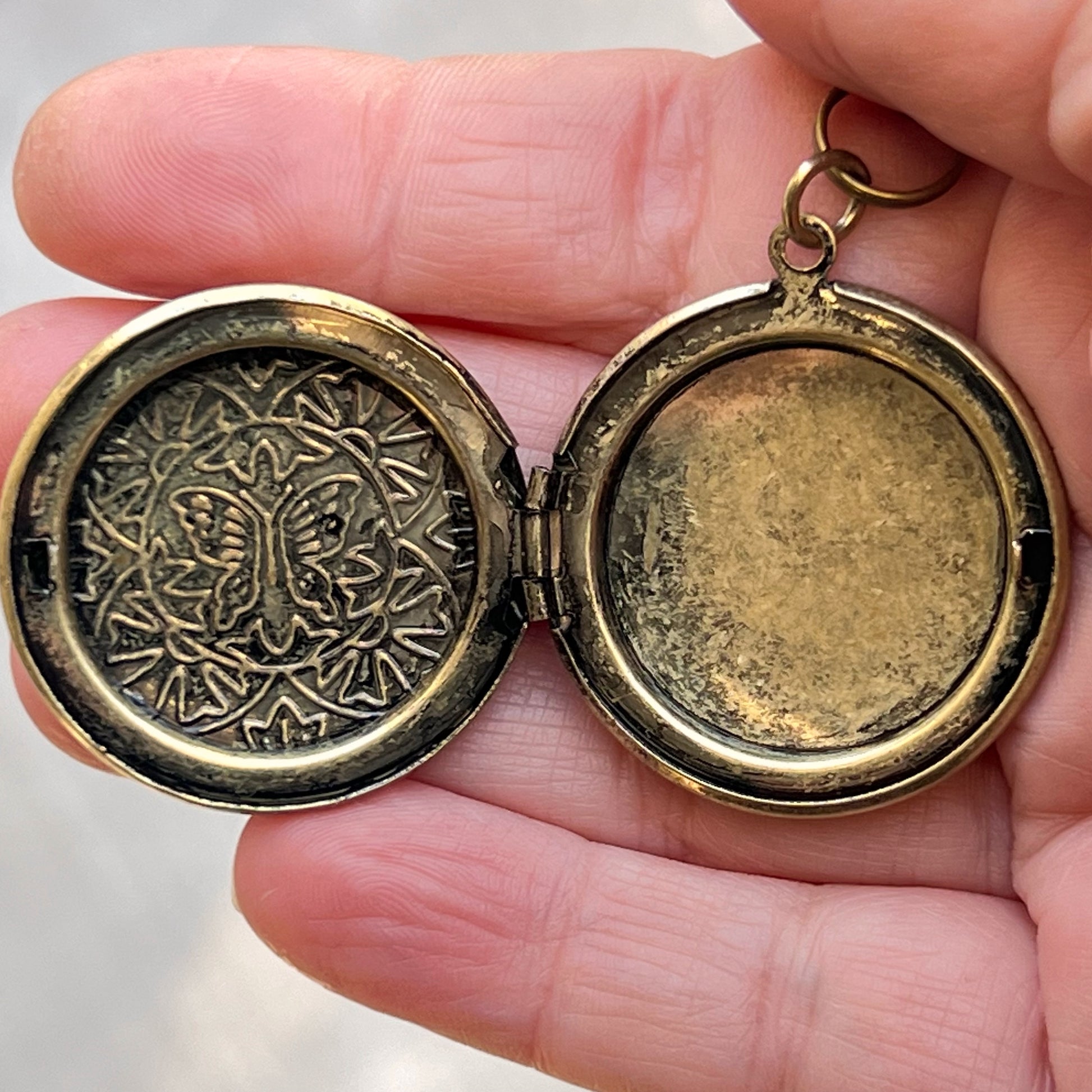 Steampunk Butterfly Locket Zipper Pull Keychain Purse Charm - Unique Vintage-Inspired Accessory