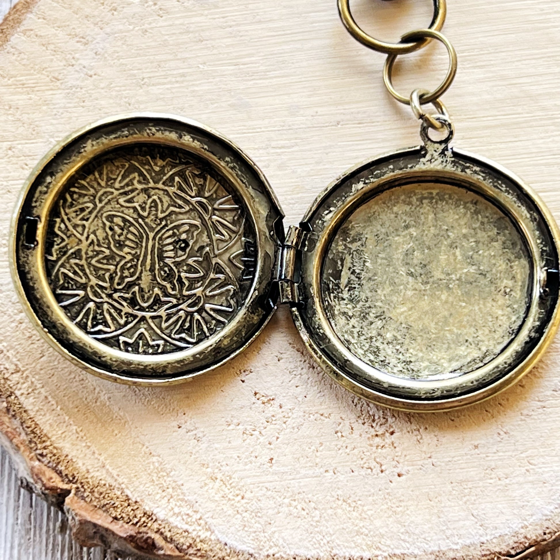 Steampunk Butterfly Locket Zipper Pull Keychain Purse Charm - Unique Vintage-Inspired Accessory