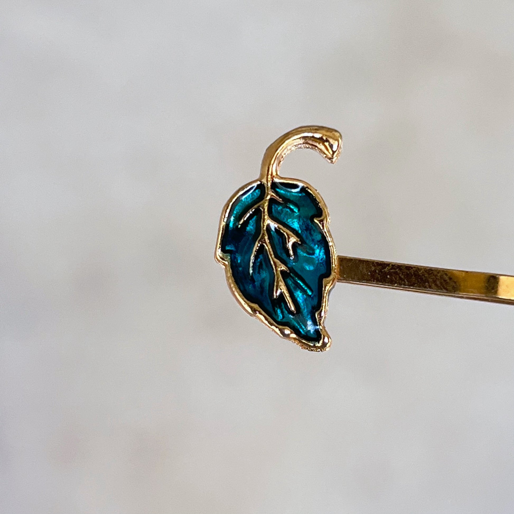 Enamel Leaf Hair Pin Trio – 3-Piece Autumn Hair Clip Set in Fall Colors