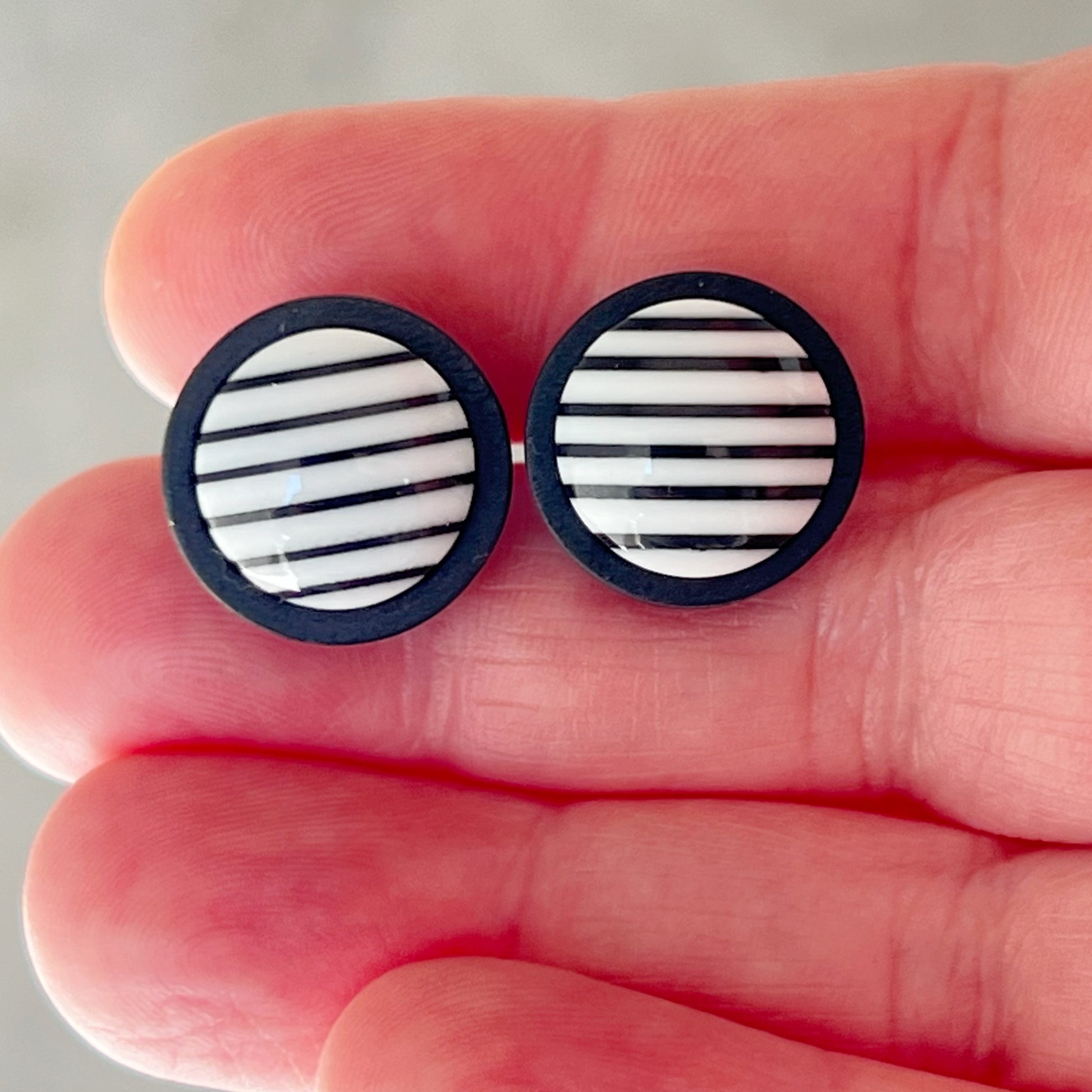 Black & White Stripe Resin Stud Earrings – Bold Graphic Statement Jewelry