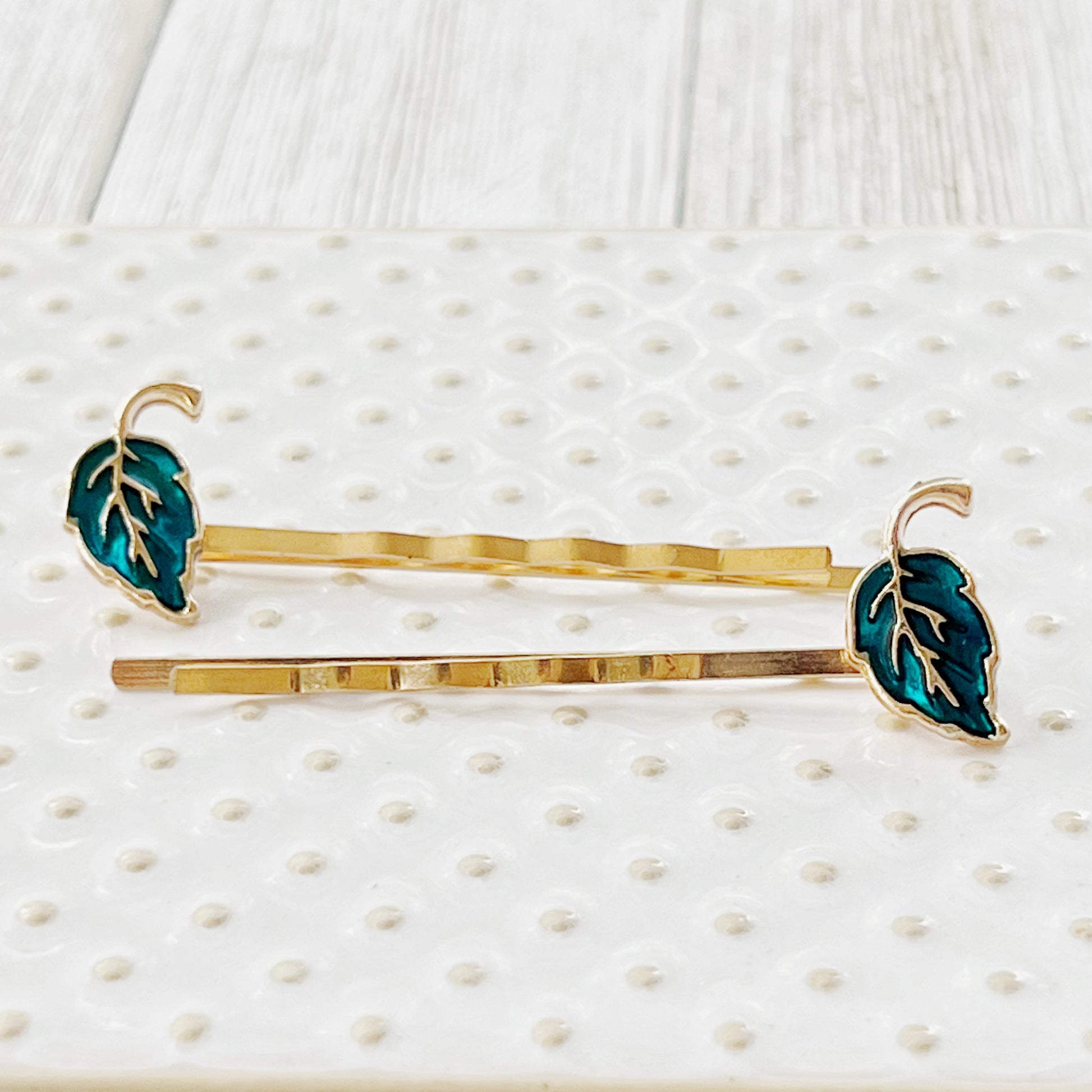 Blue Enamel Leaf Hair Pins – Gold Nature-Inspired Fall Hair Accessories