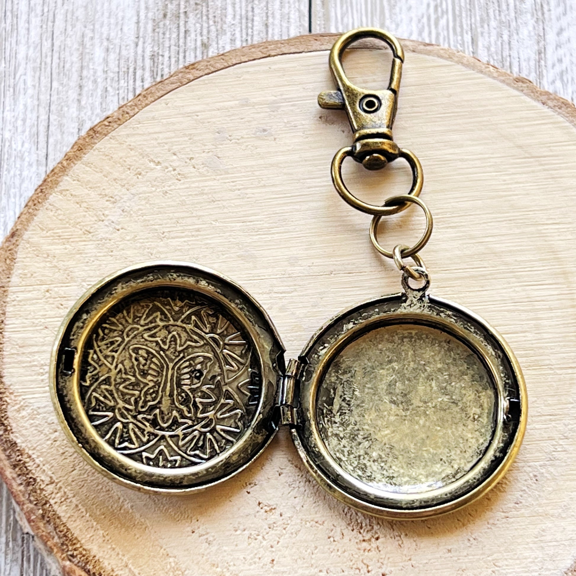 Steampunk Butterfly Locket Zipper Pull Keychain Purse Charm - Unique Vintage-Inspired Accessory