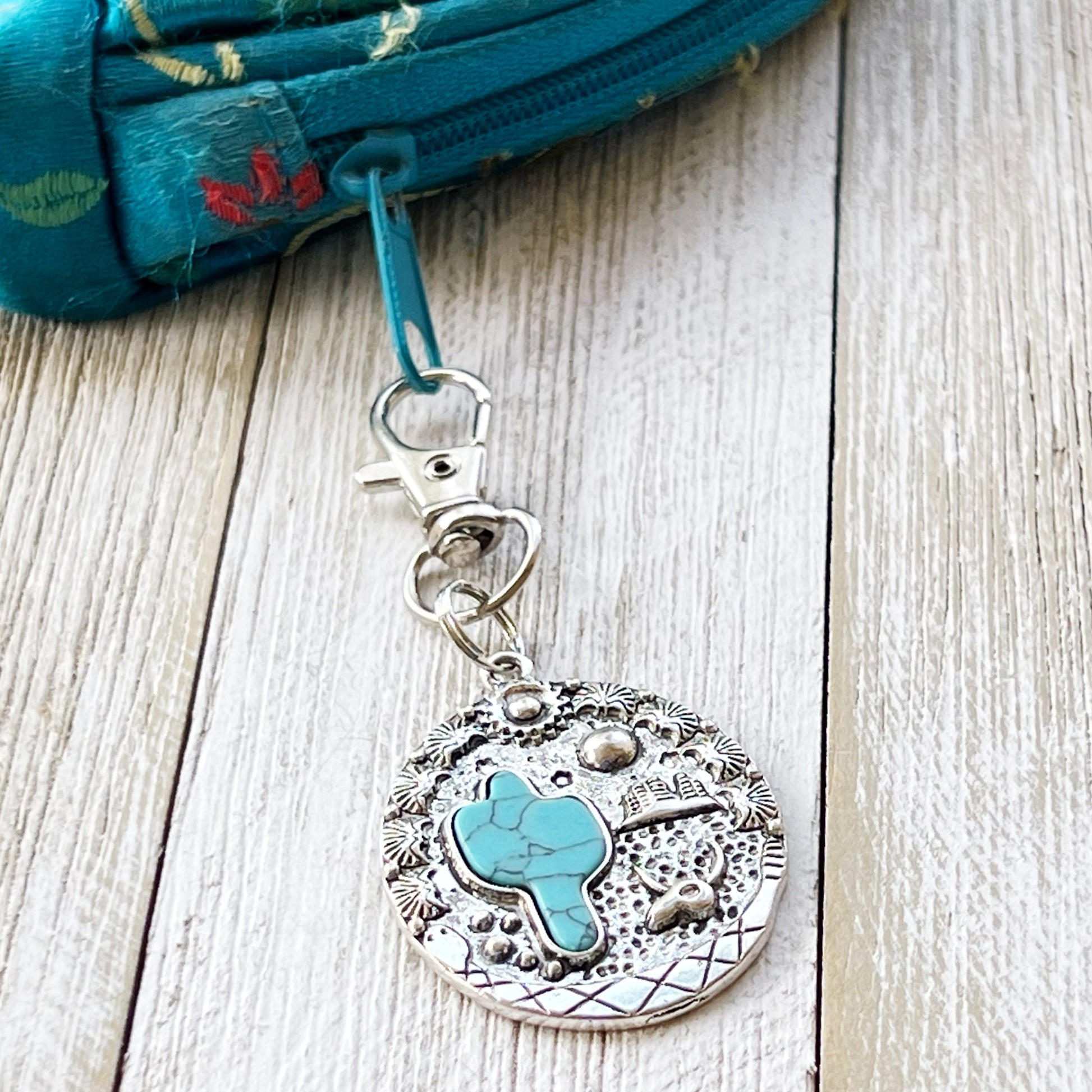 Turquoise Western Cactus Zipper Pull: Chic Southwestern Handbag Charm