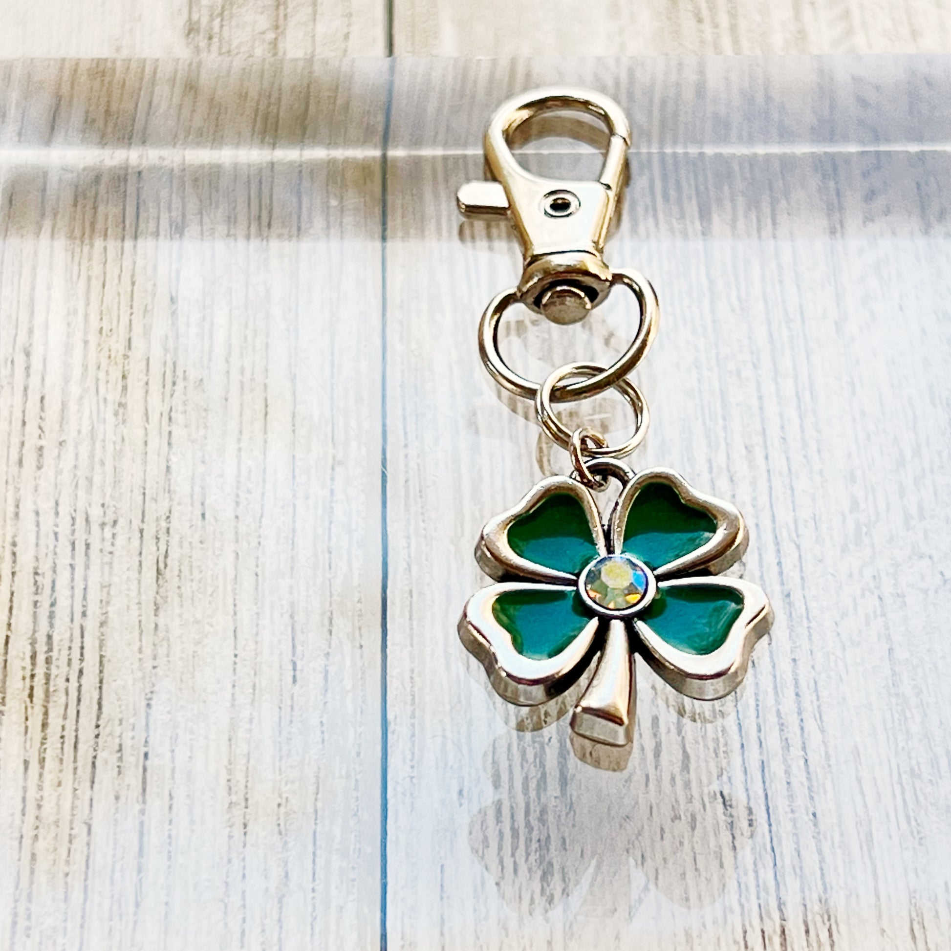 Rhinestone Shamrock Purse Charm – Lucky Clover Keychain for St. Patrick’s Day